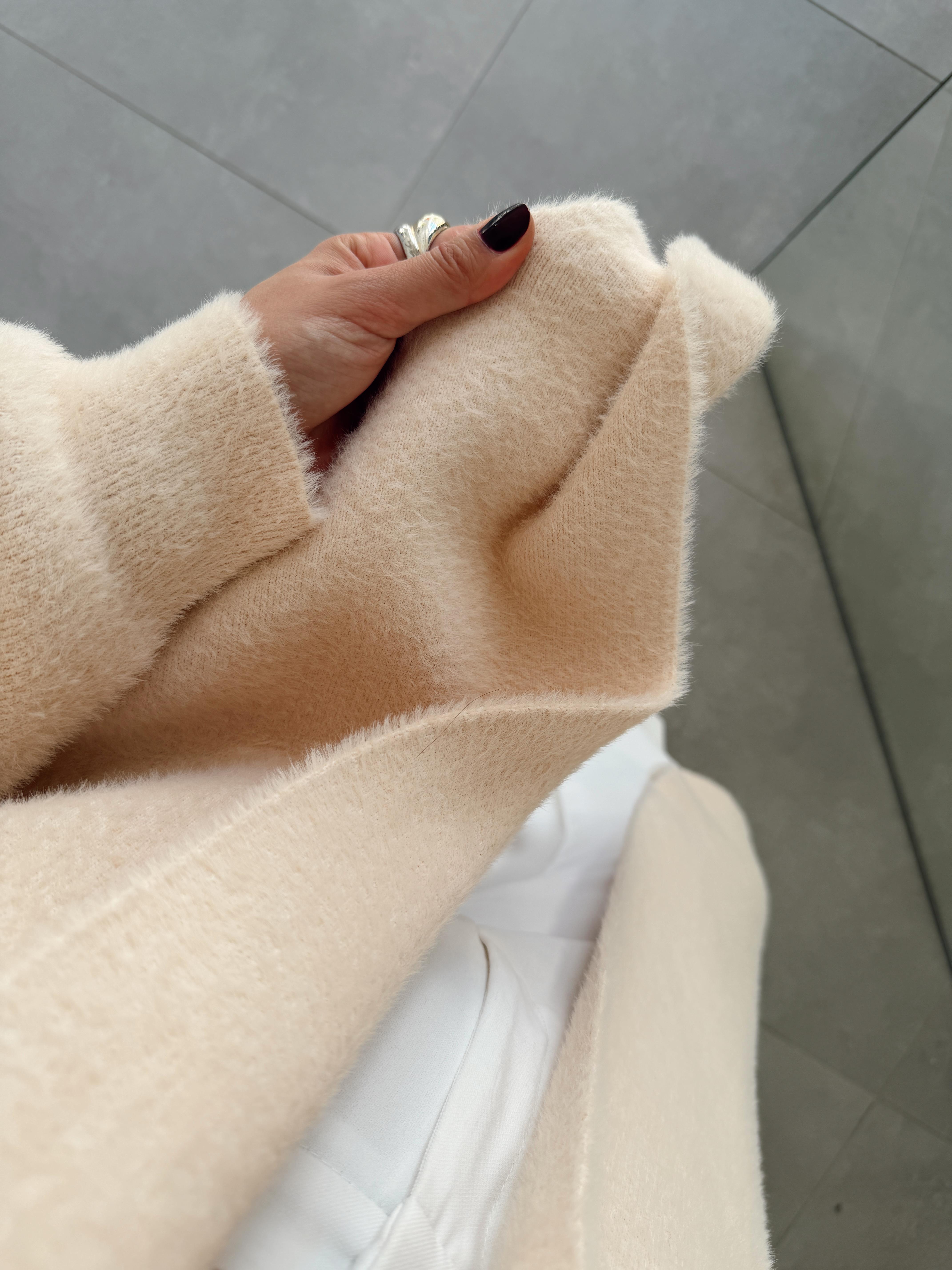 Sakallı Taş Uzun Triko Hırka