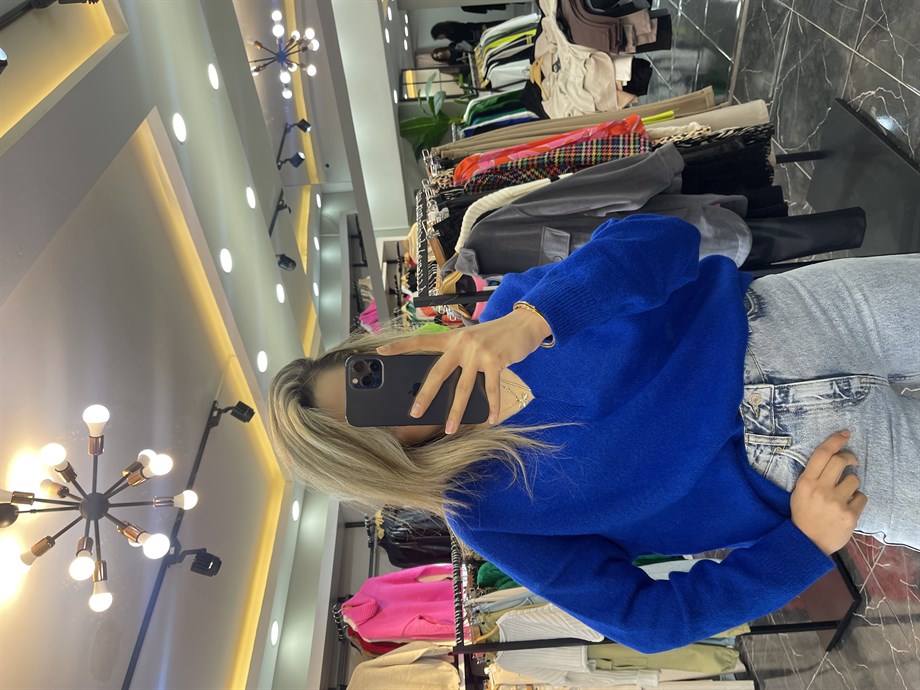 Saks V Yaka Salaş Triko Kazak