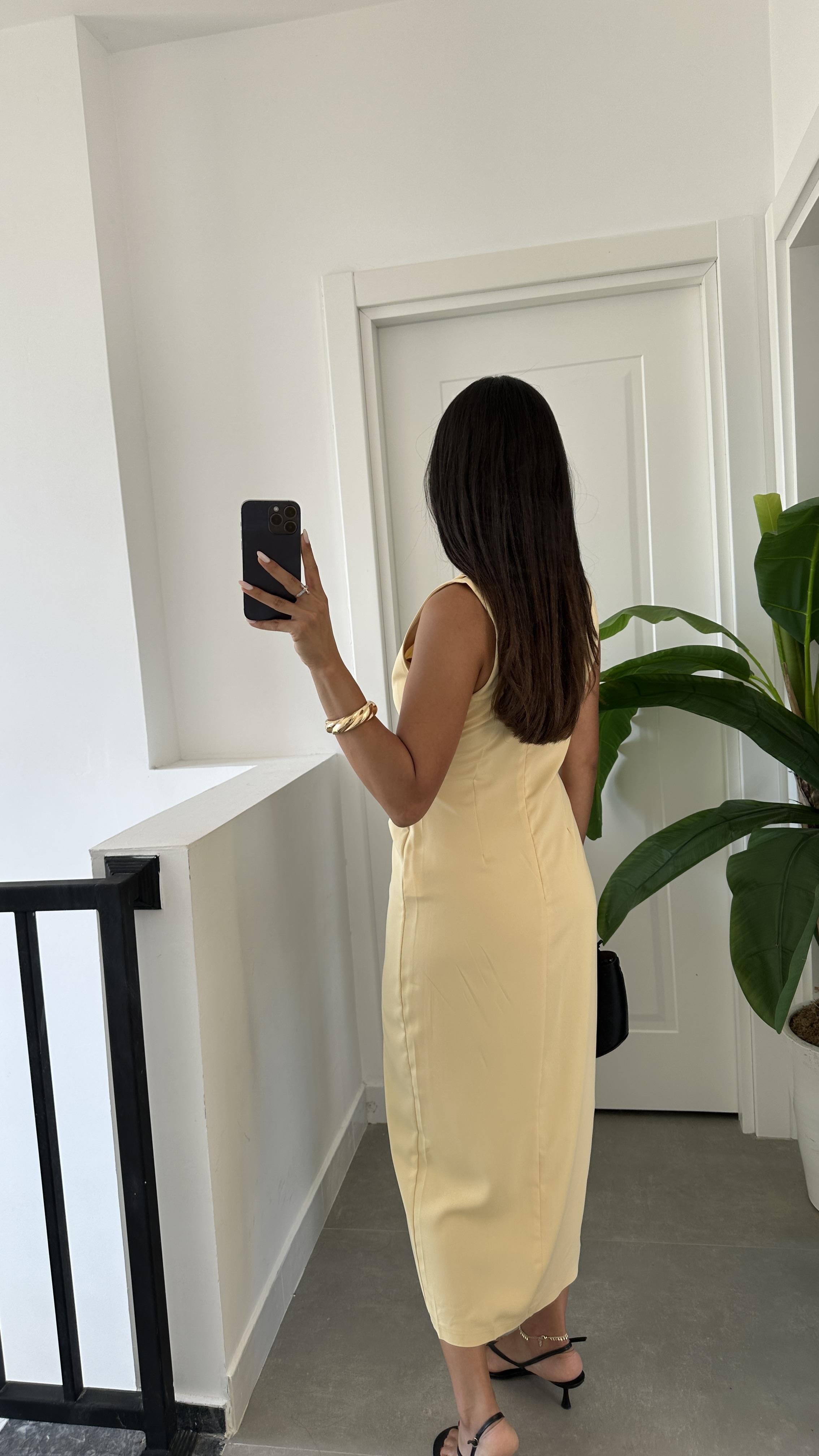 Sarı Belden Düğmeli Elbise