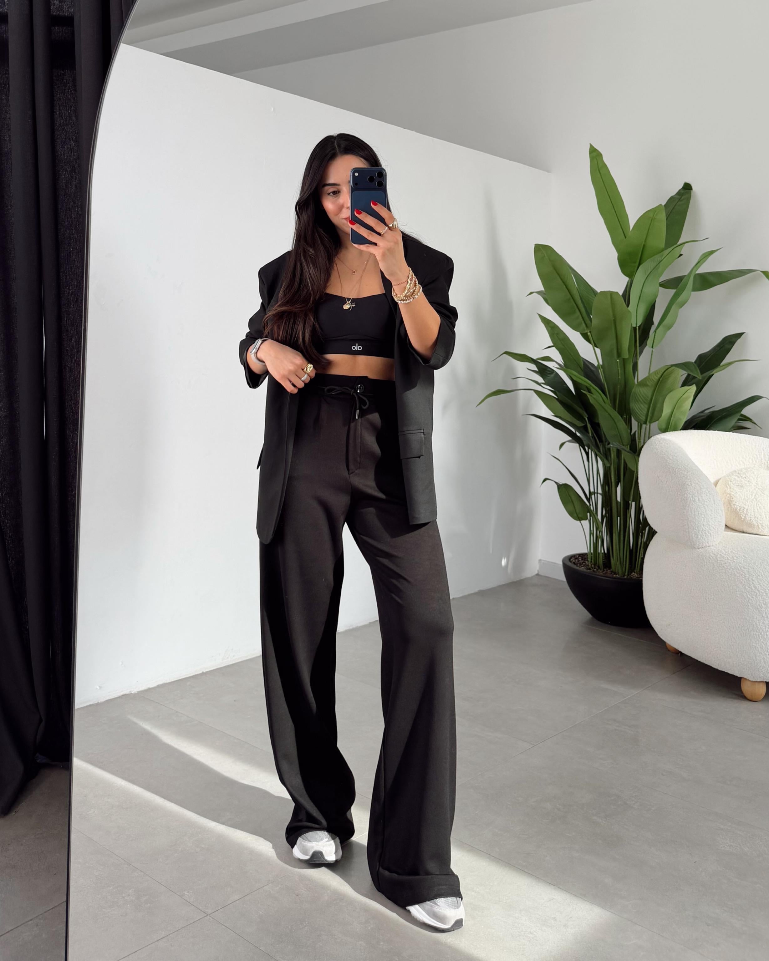 Siyah Arka Lastikli Düğme Detaylı Palazzo Pantolon