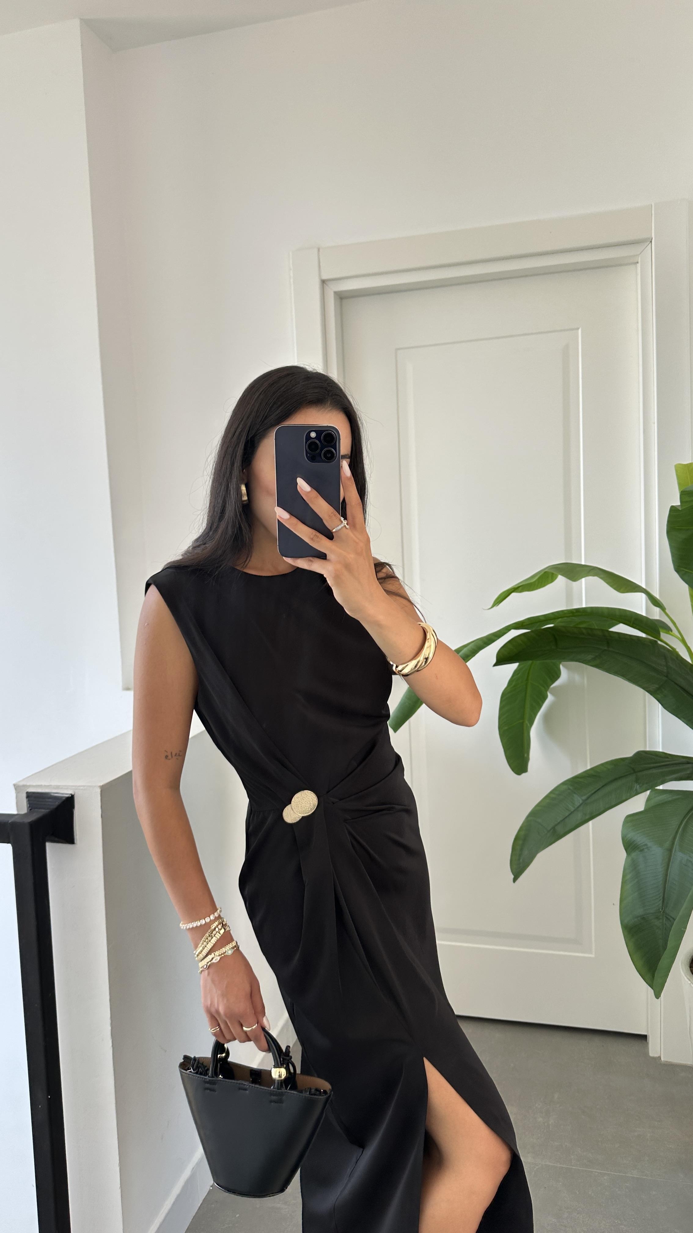 Siyah Belden Düğmeli Elbise