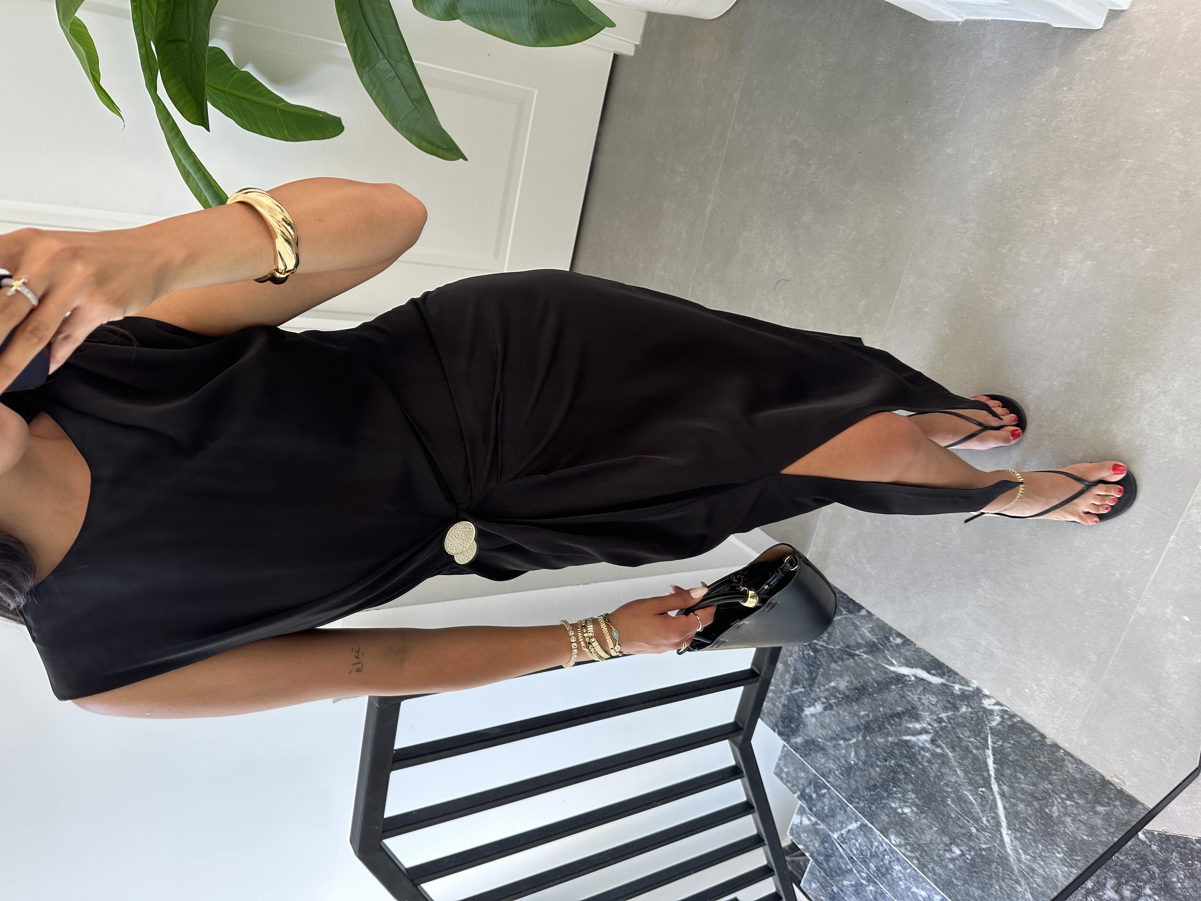 Siyah Belden Düğmeli Elbise