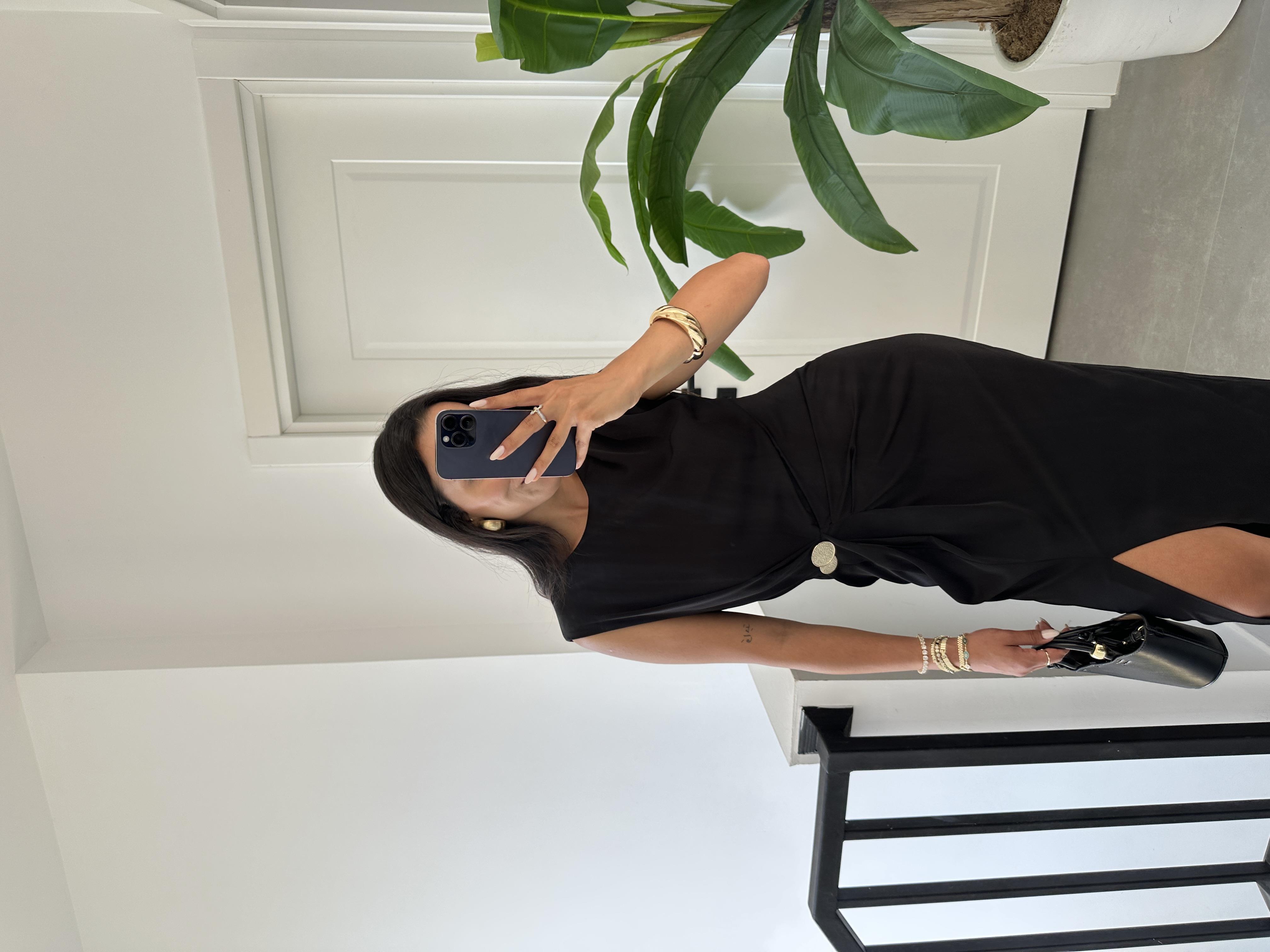 Siyah Belden Düğmeli Elbise