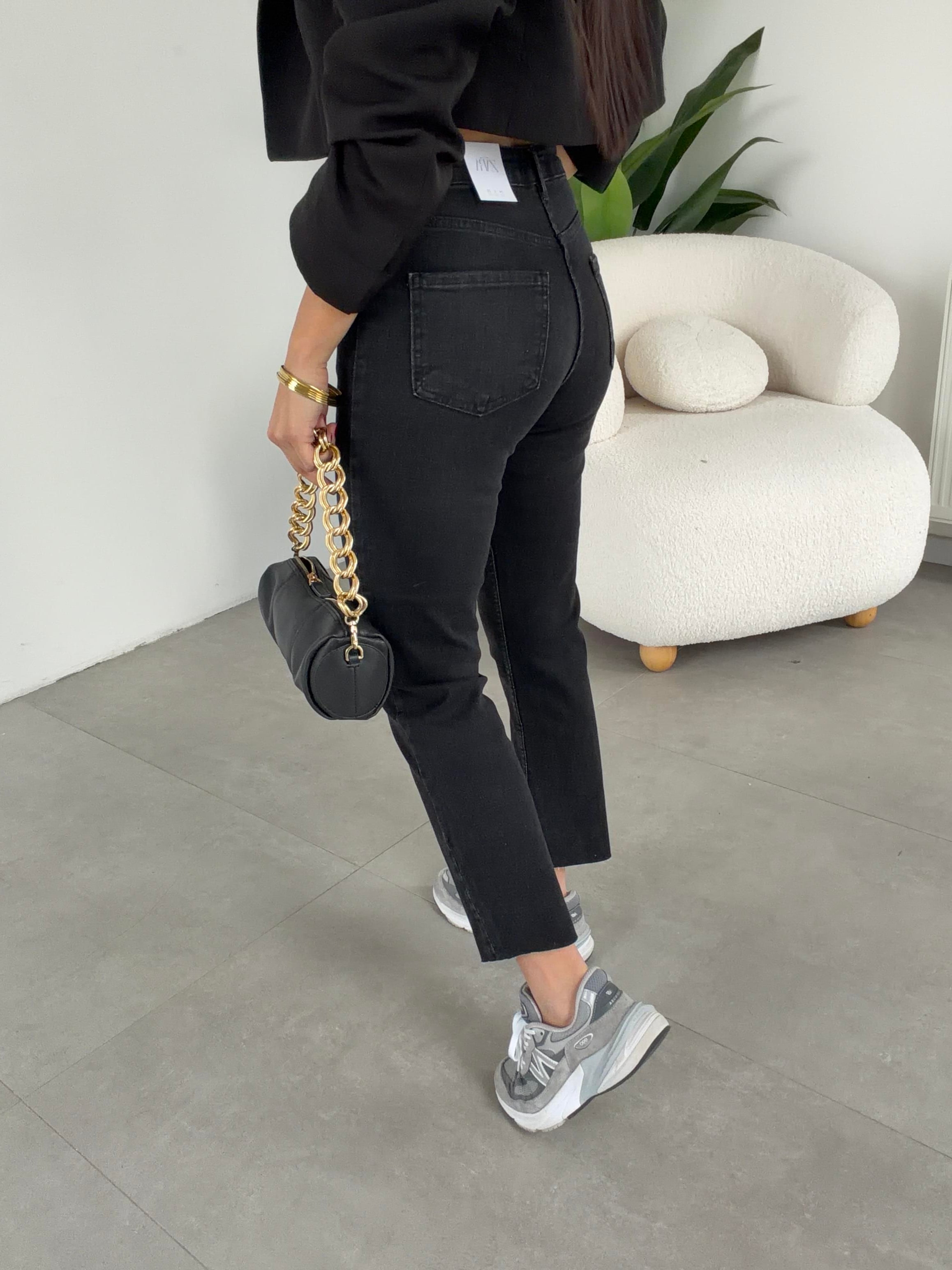 Siyah Boyfit Kesik Paça Jean