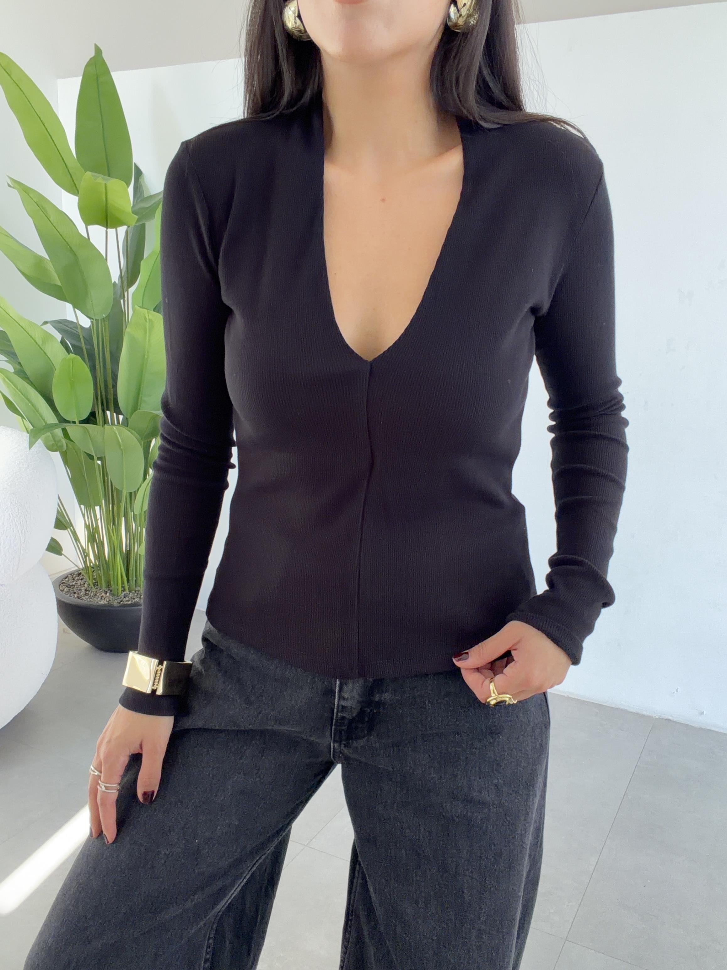 Siyah Derin V Yaka Bluz
