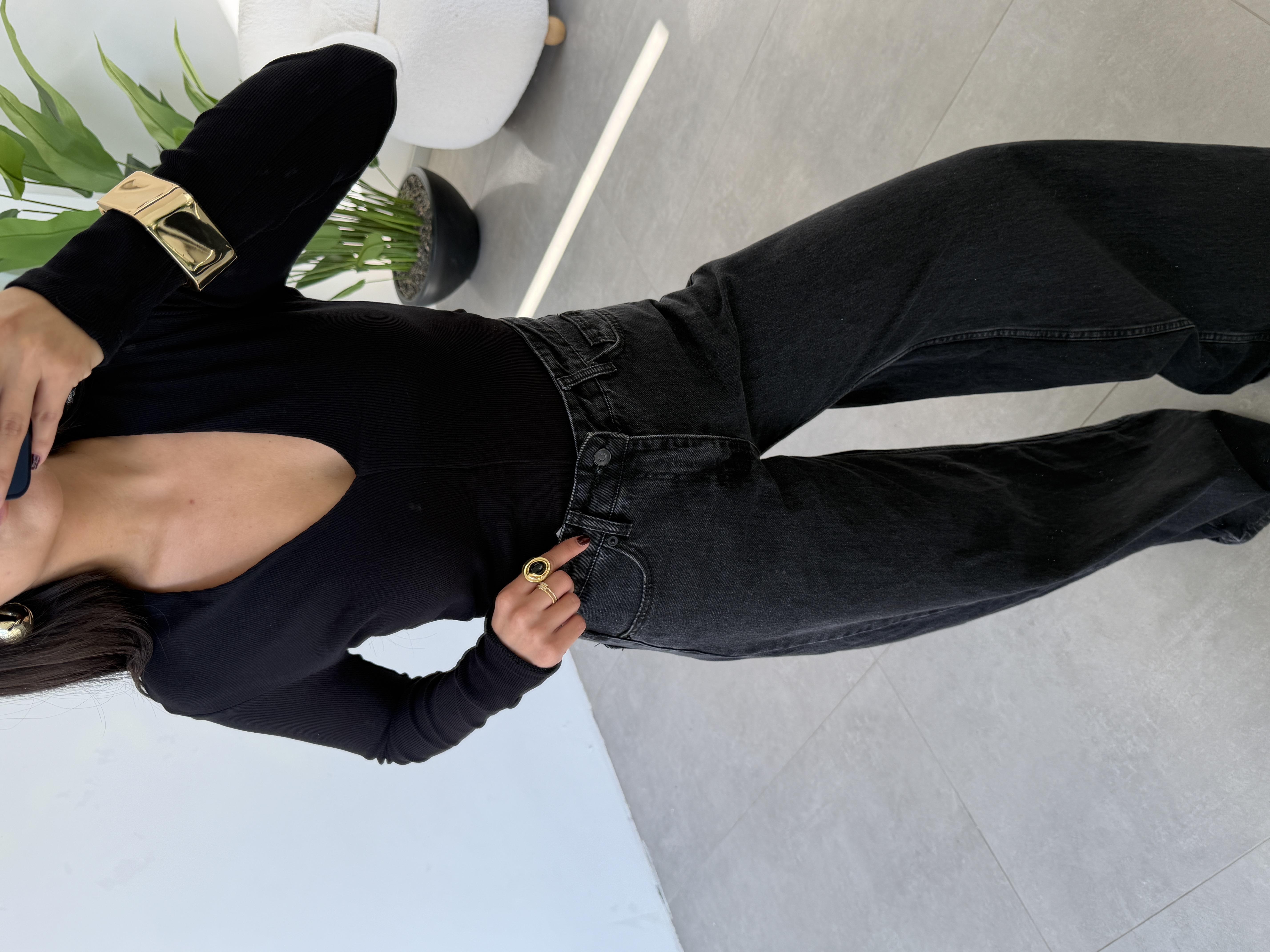 Siyah Derin V Yaka Bluz