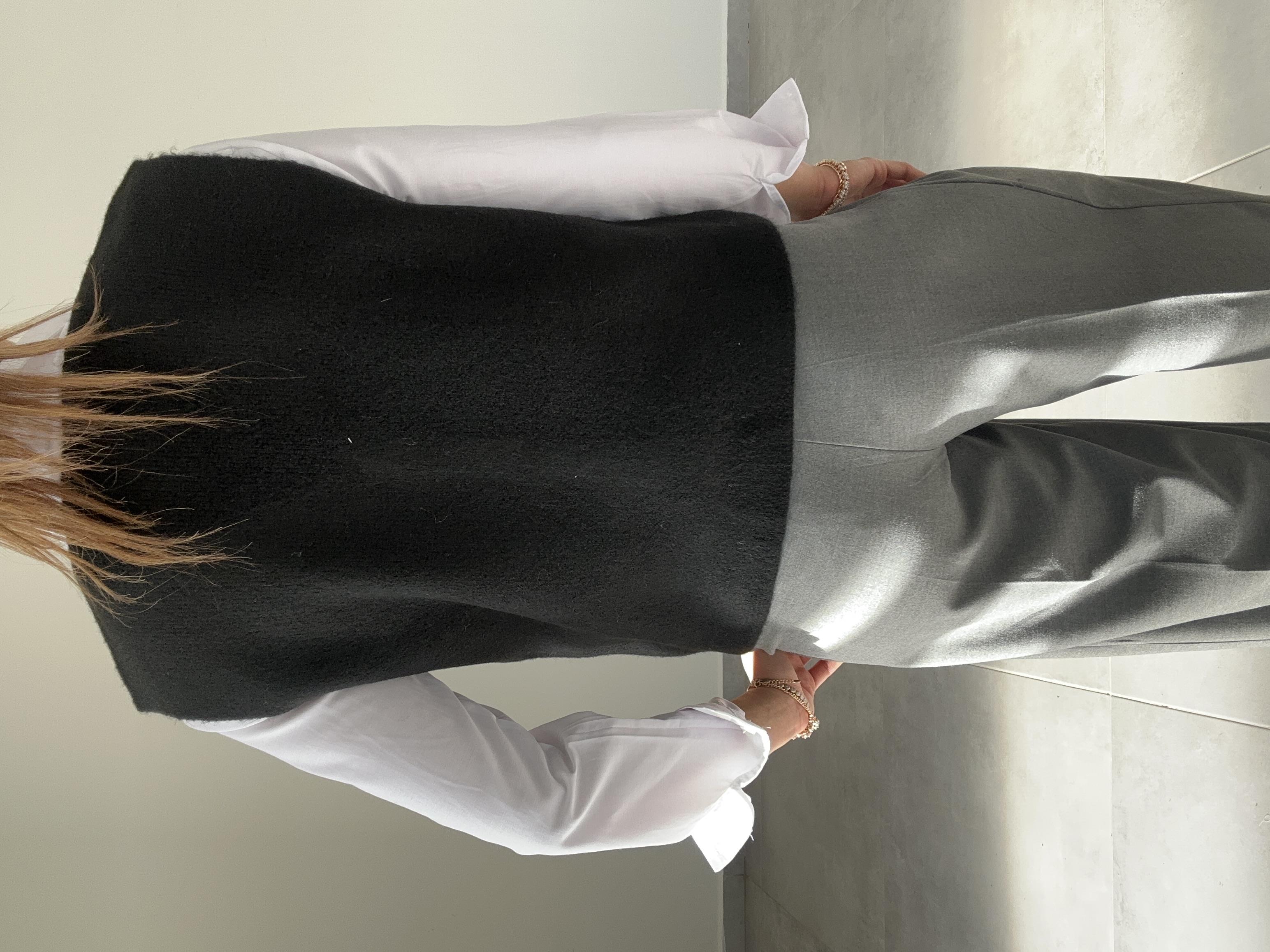 Siyah Düğmeli Triko Yelek