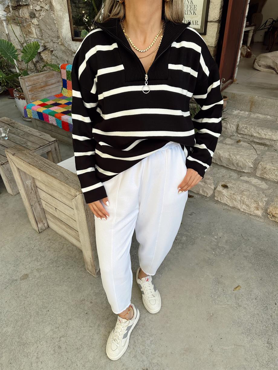 Siyah-Ekru Dik Yaka Fermuarlı Çizgili Triko Kazak