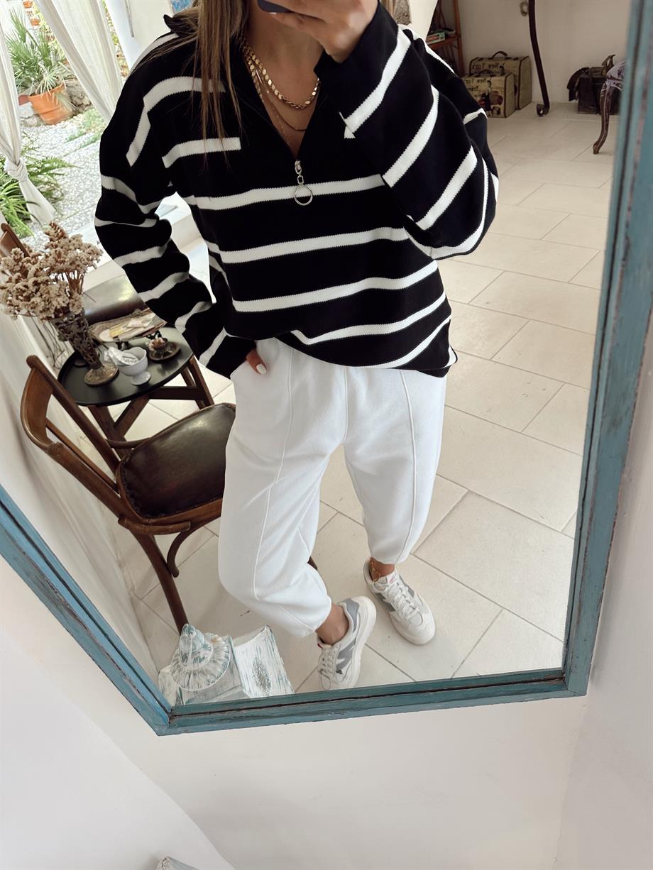 Siyah-Ekru Dik Yaka Fermuarlı Çizgili Triko Kazak