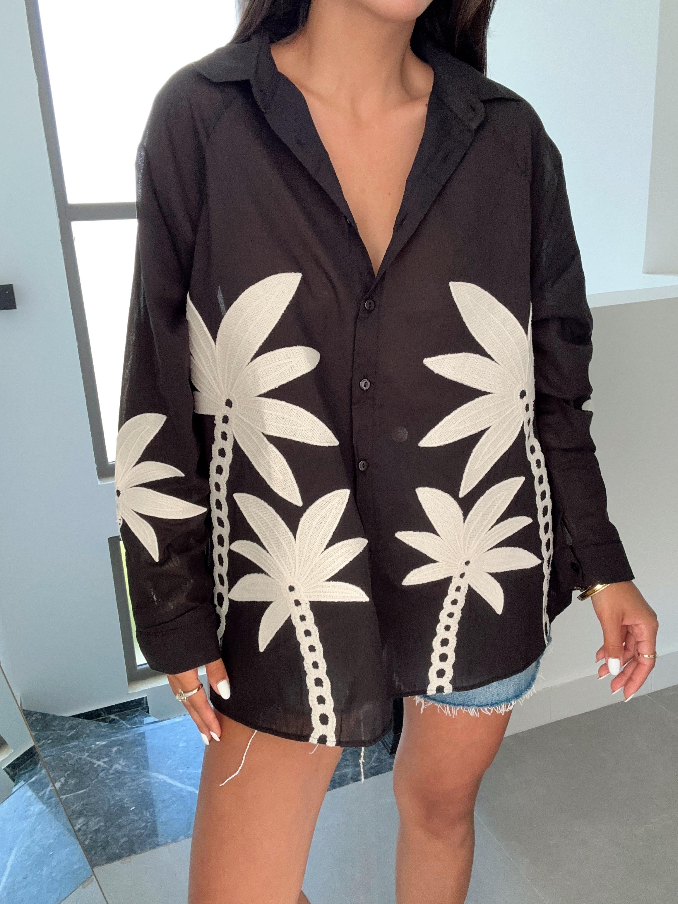Siyah Ekru Nakış İşlemeli Gömlek