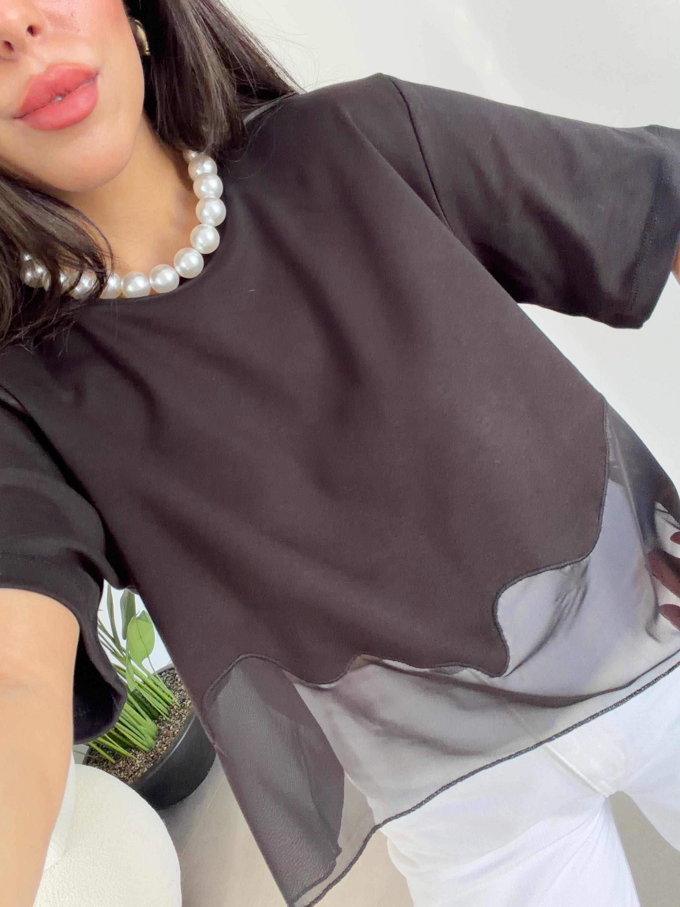 Siyah Eteği Tül Garnili Tshirt