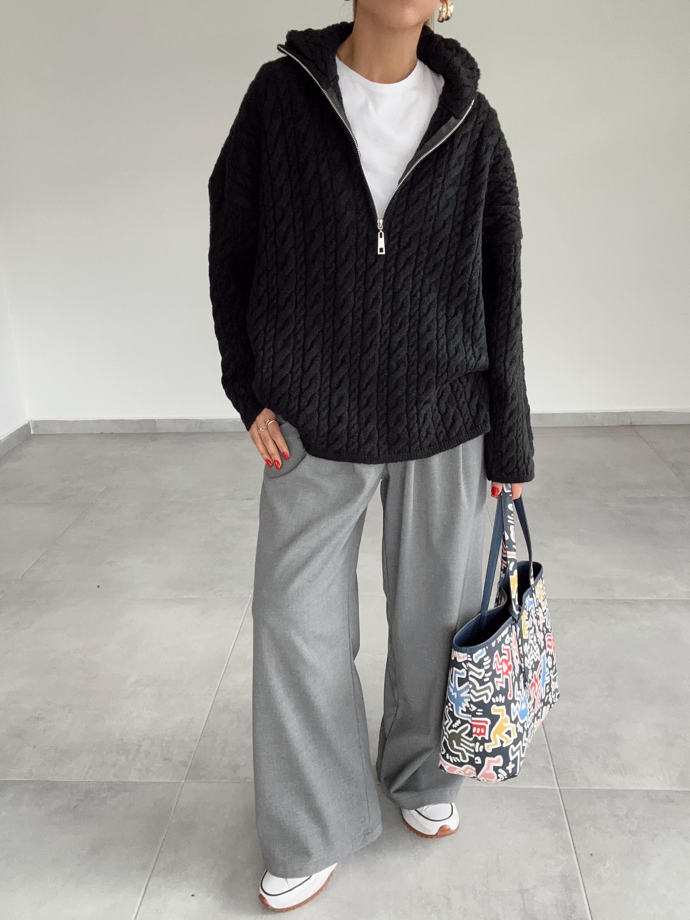 Siyah Fermuarlı Triko Kazak