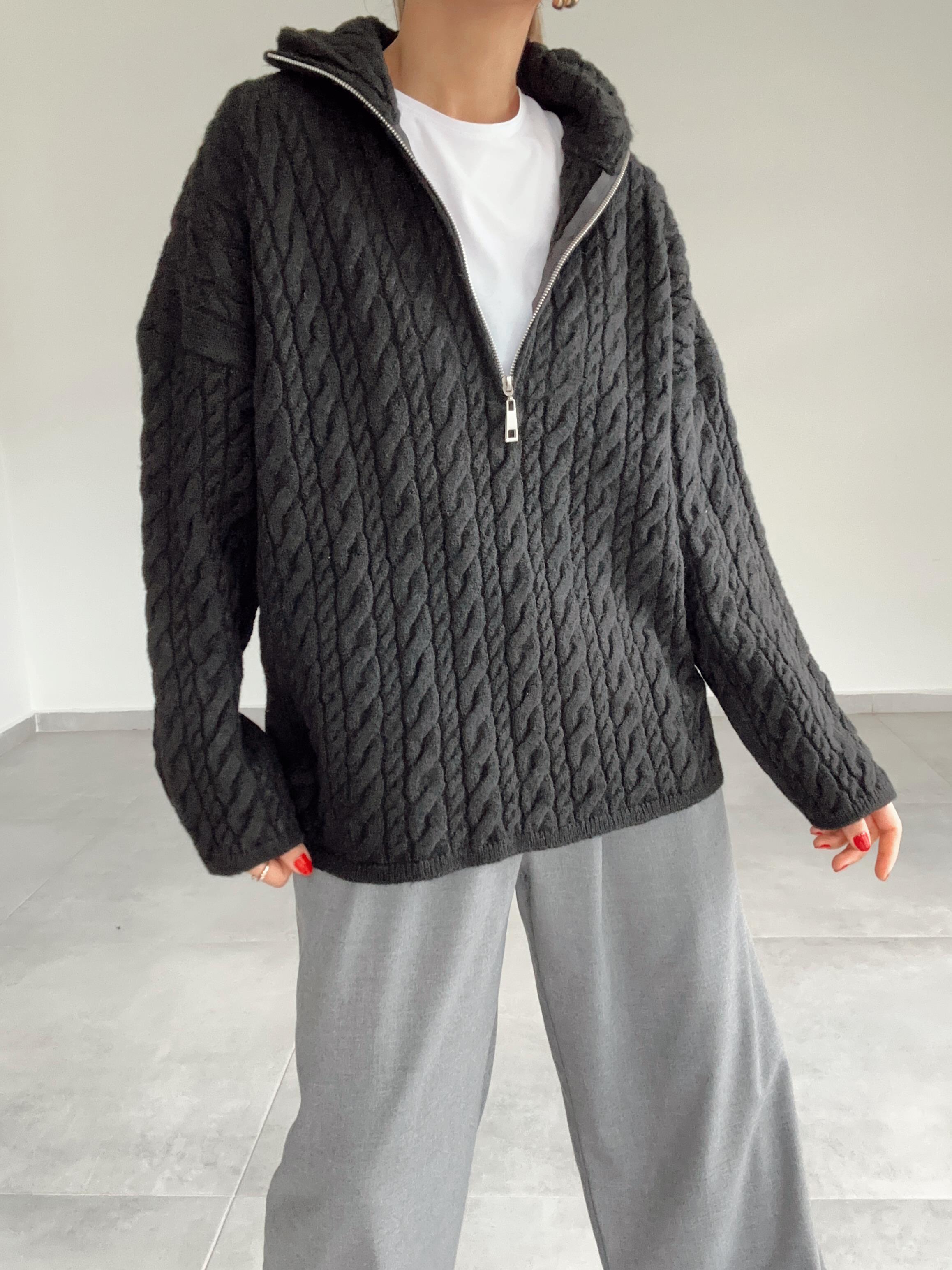 Siyah Fermuarlı Triko Kazak