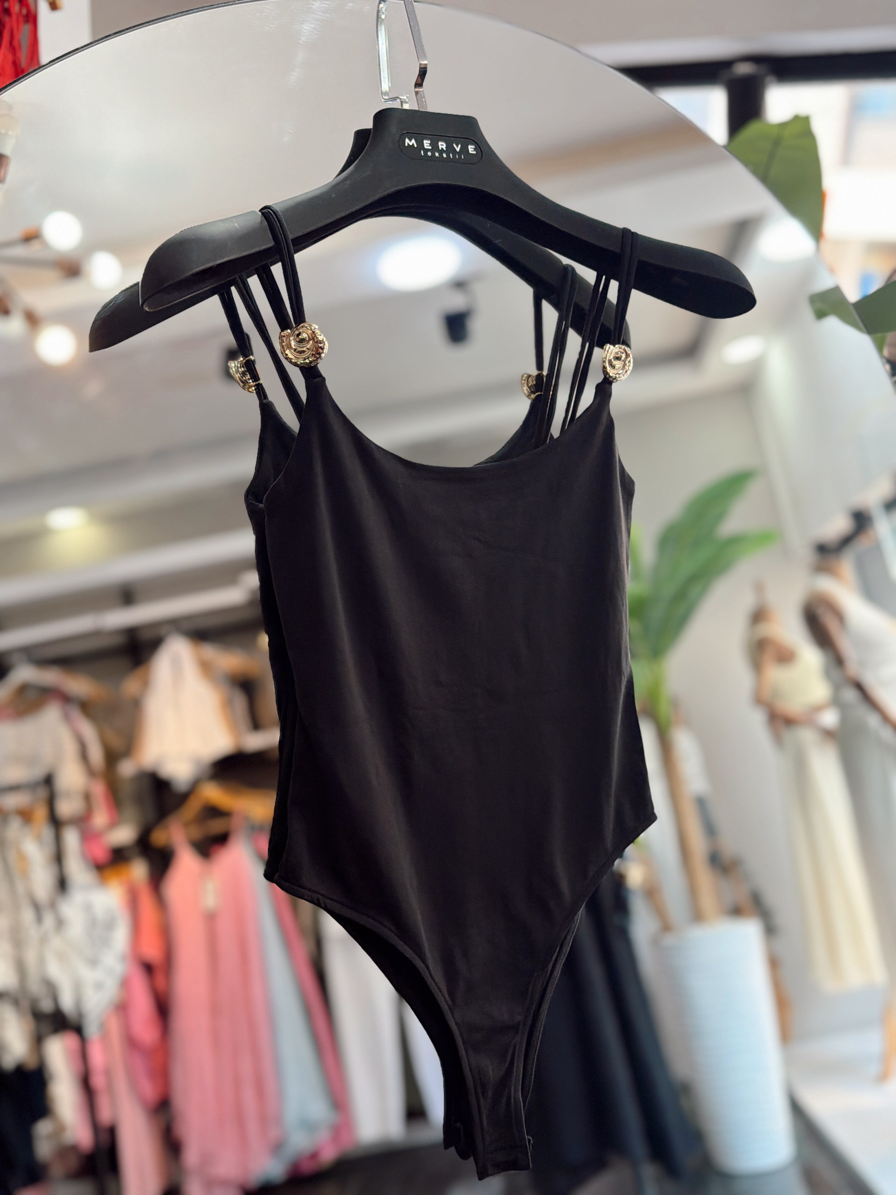 Siyah Gold Toka Detaylı Bodysuit
