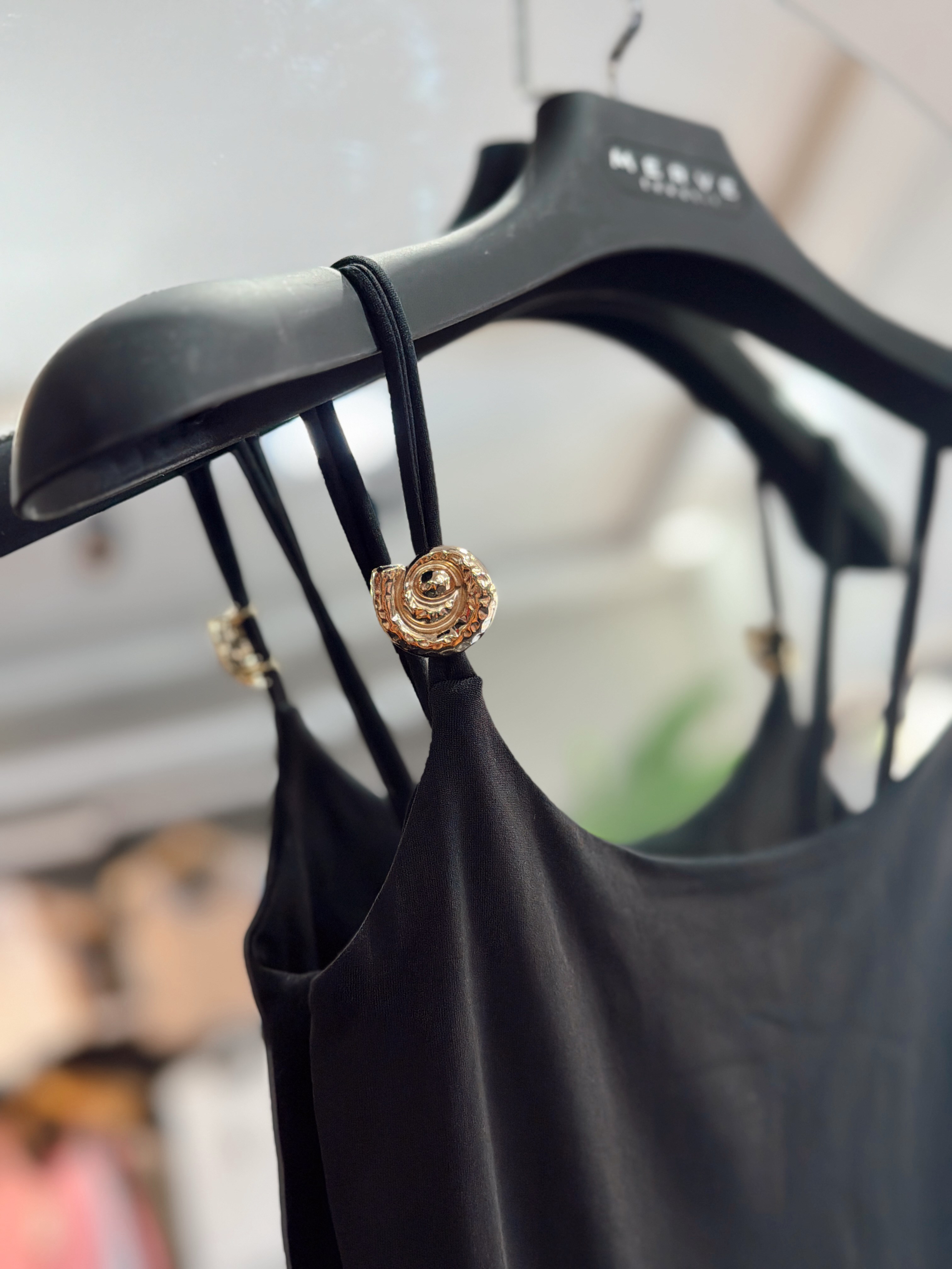 Siyah Gold Toka Detaylı Bodysuit