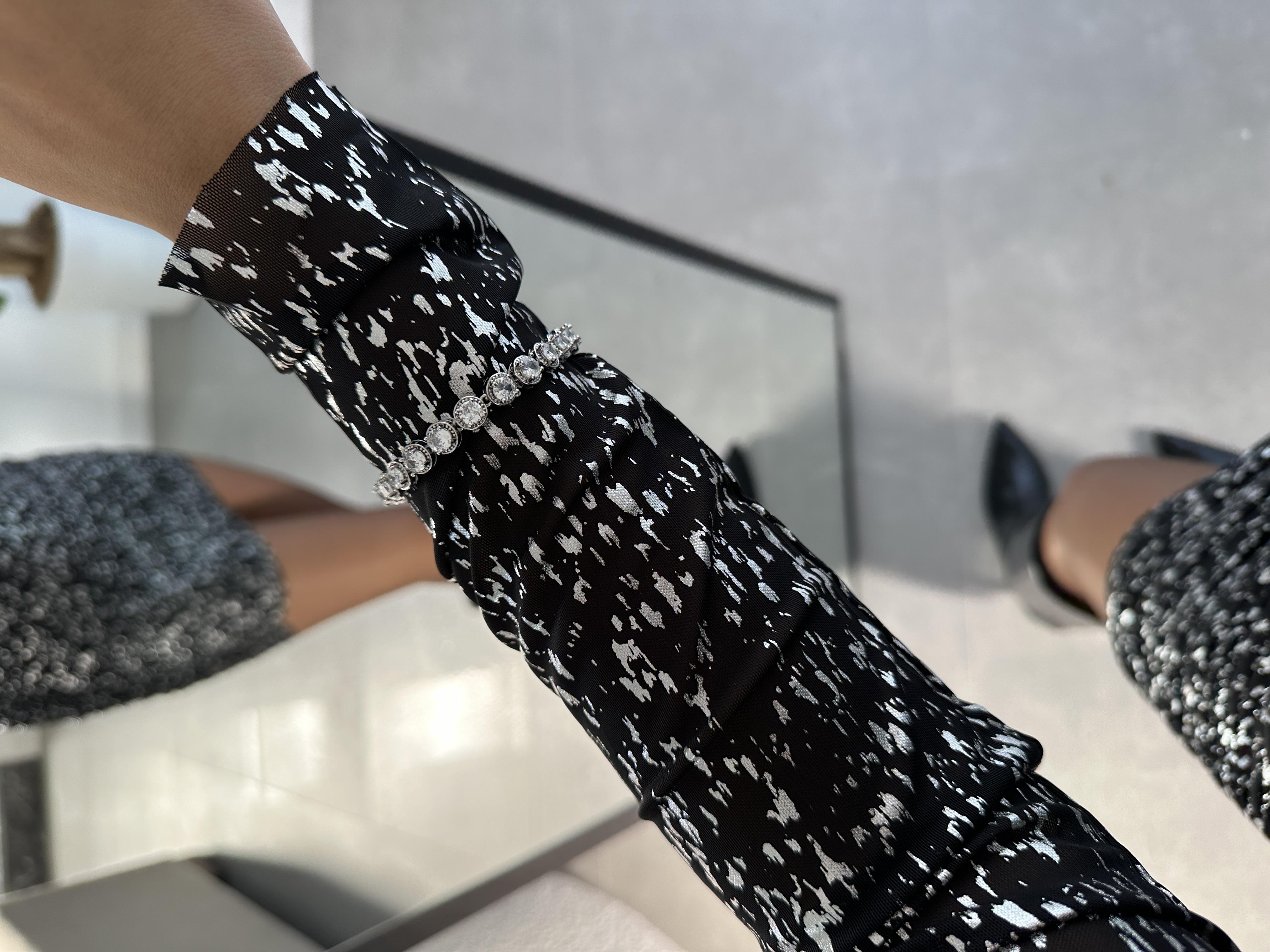 Siyah-Gümüş Dar Tül Elbise