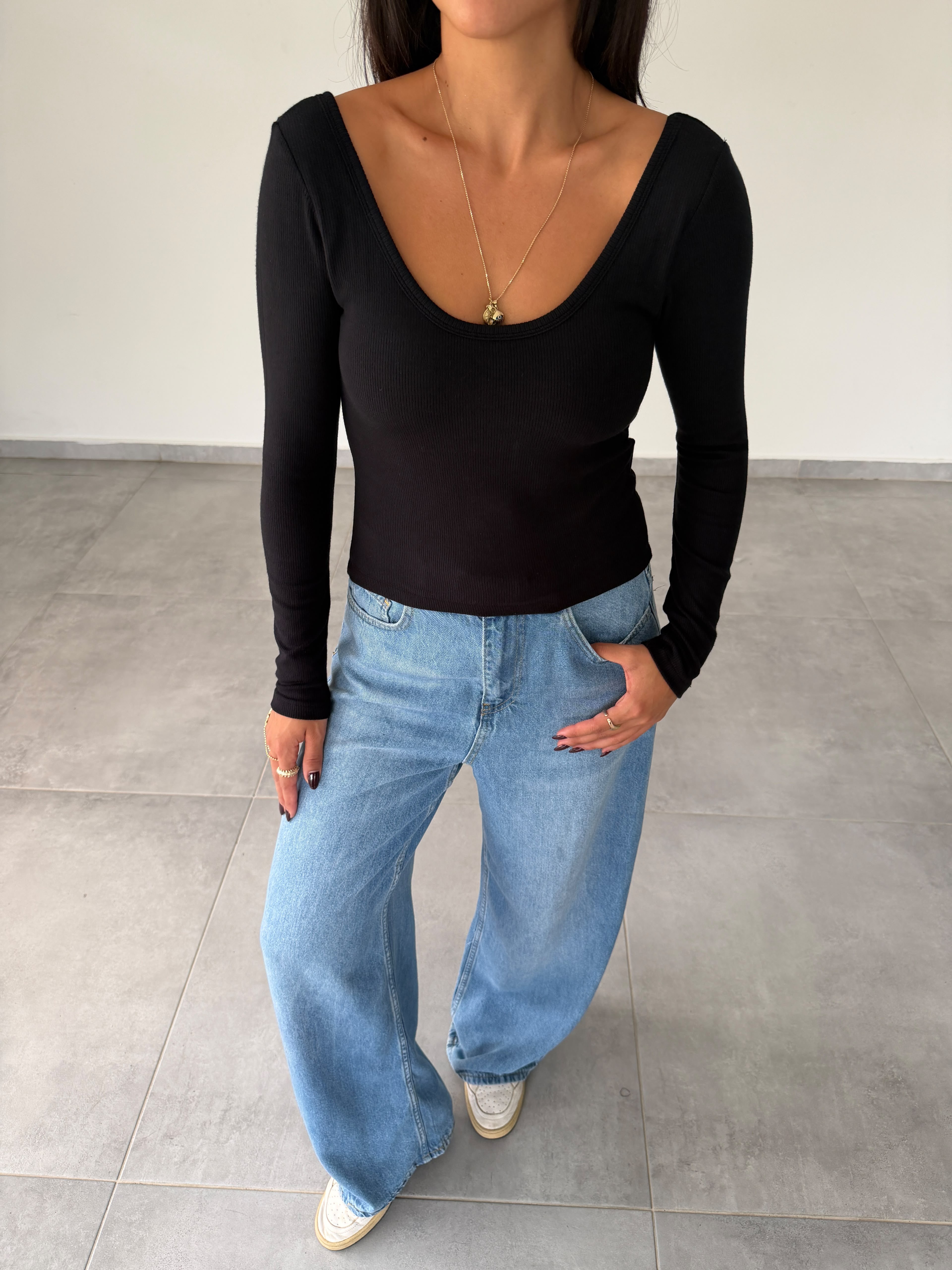 Siyah İpek Kaşkorse Gloplu Uzun Kollu Body
