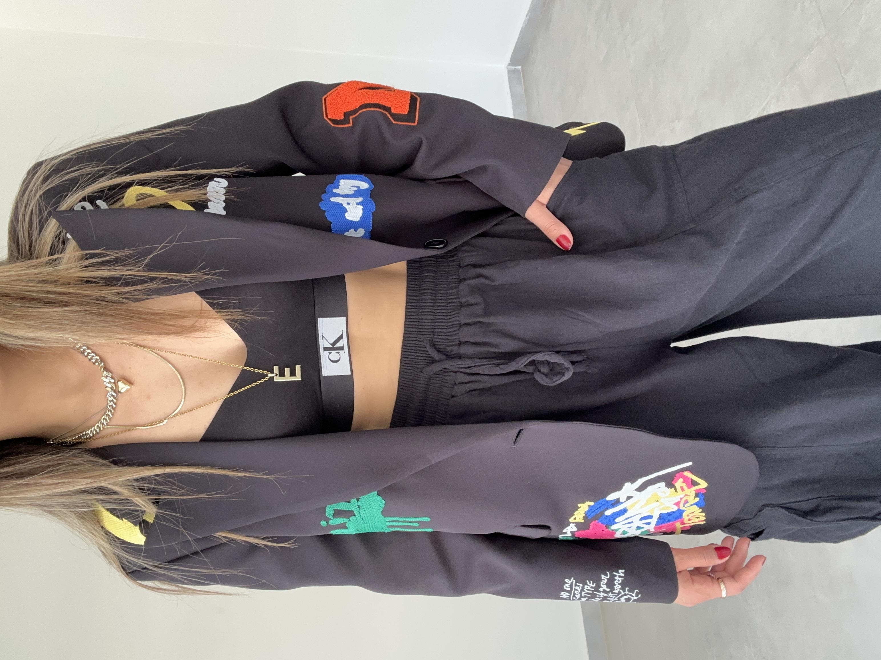 Siyah İşlemeli Tasarım Blazer