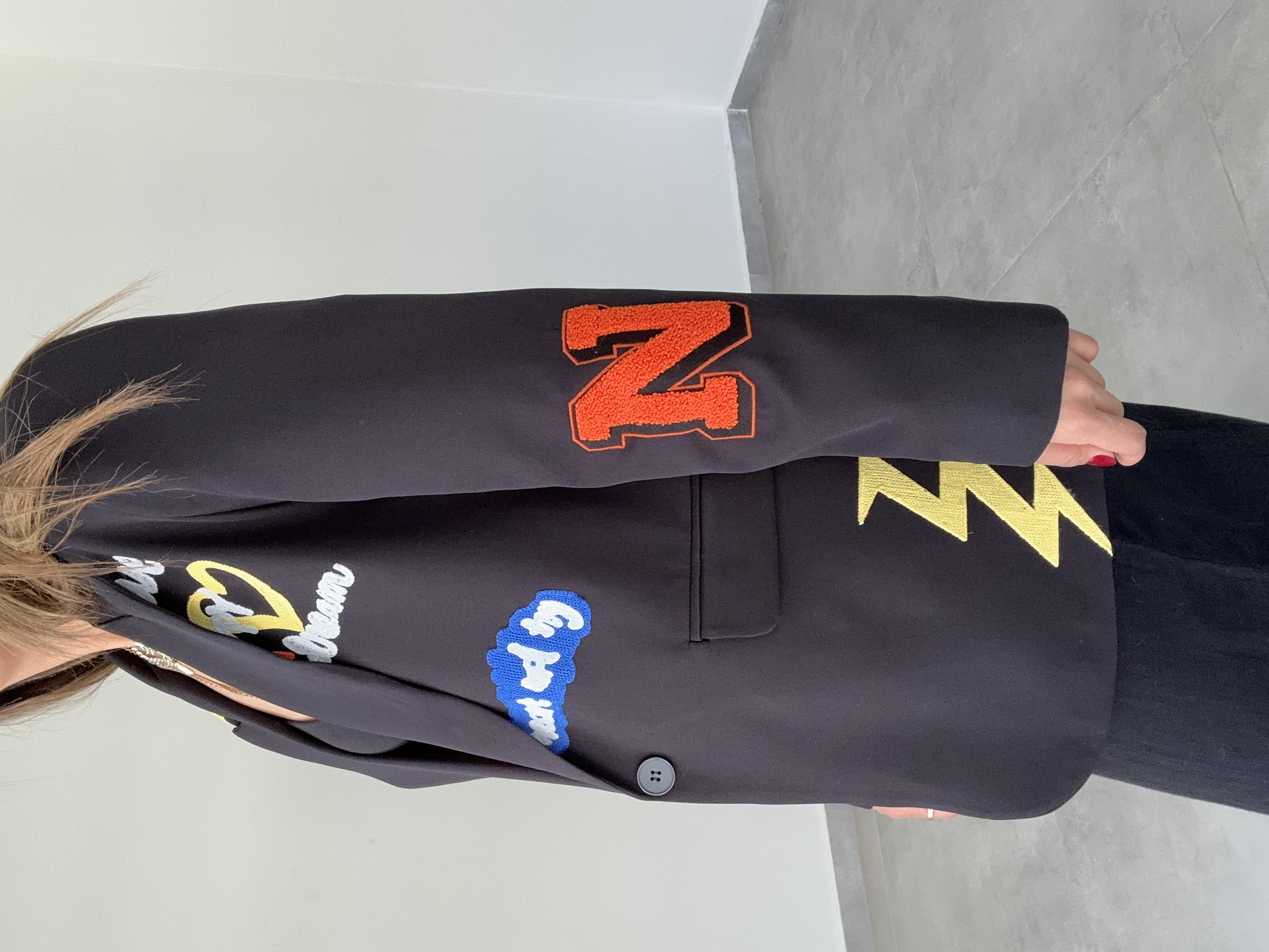 Siyah İşlemeli Tasarım Blazer