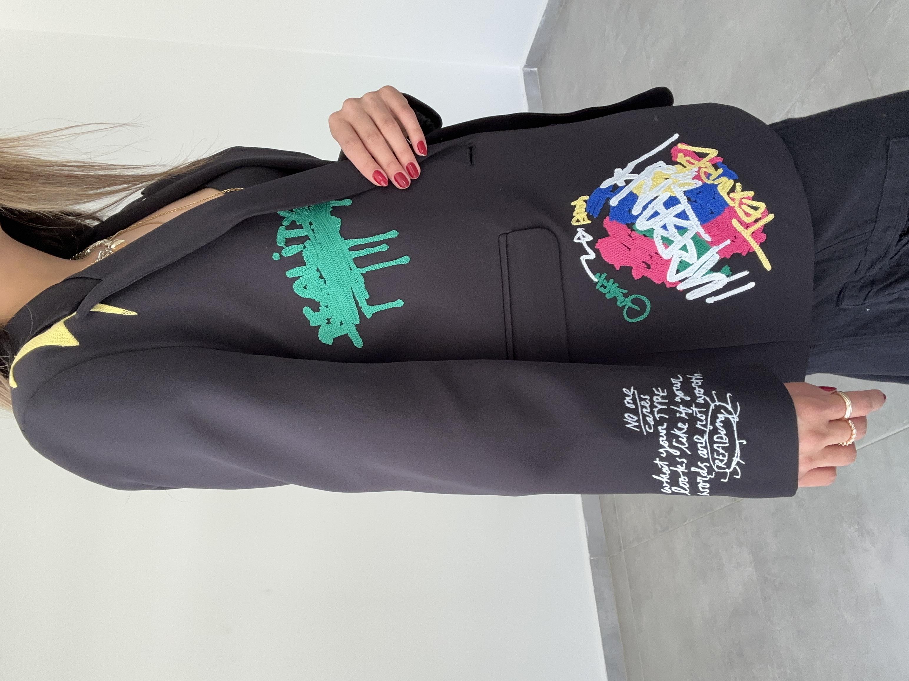 Siyah İşlemeli Tasarım Blazer