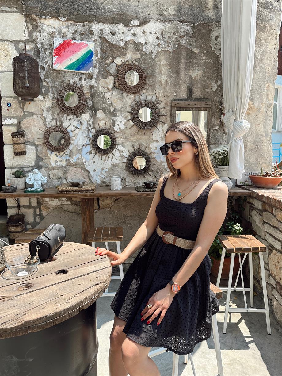 Siyah Kare Yaka Fisto Elbise