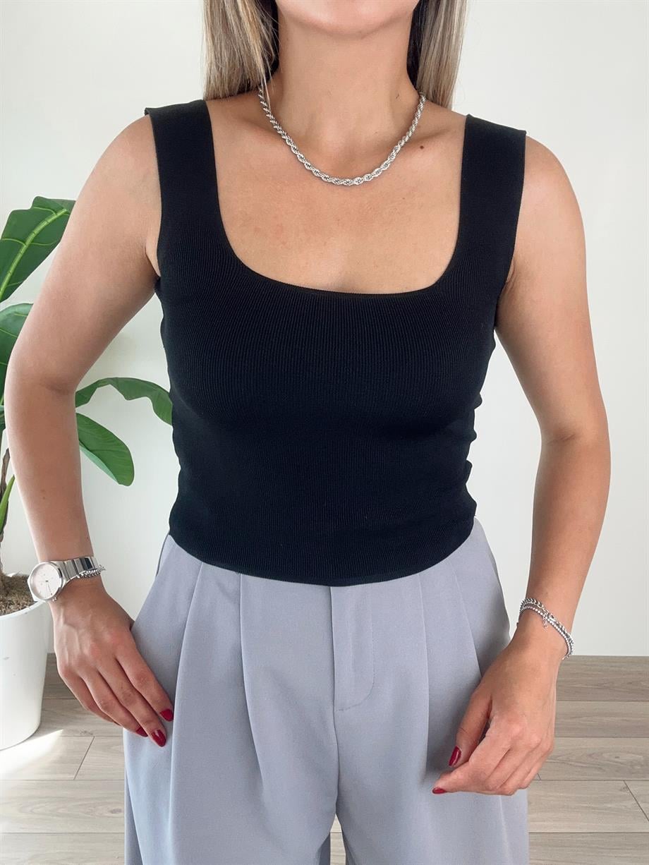 Siyah Kare Yaka Triko Atlet