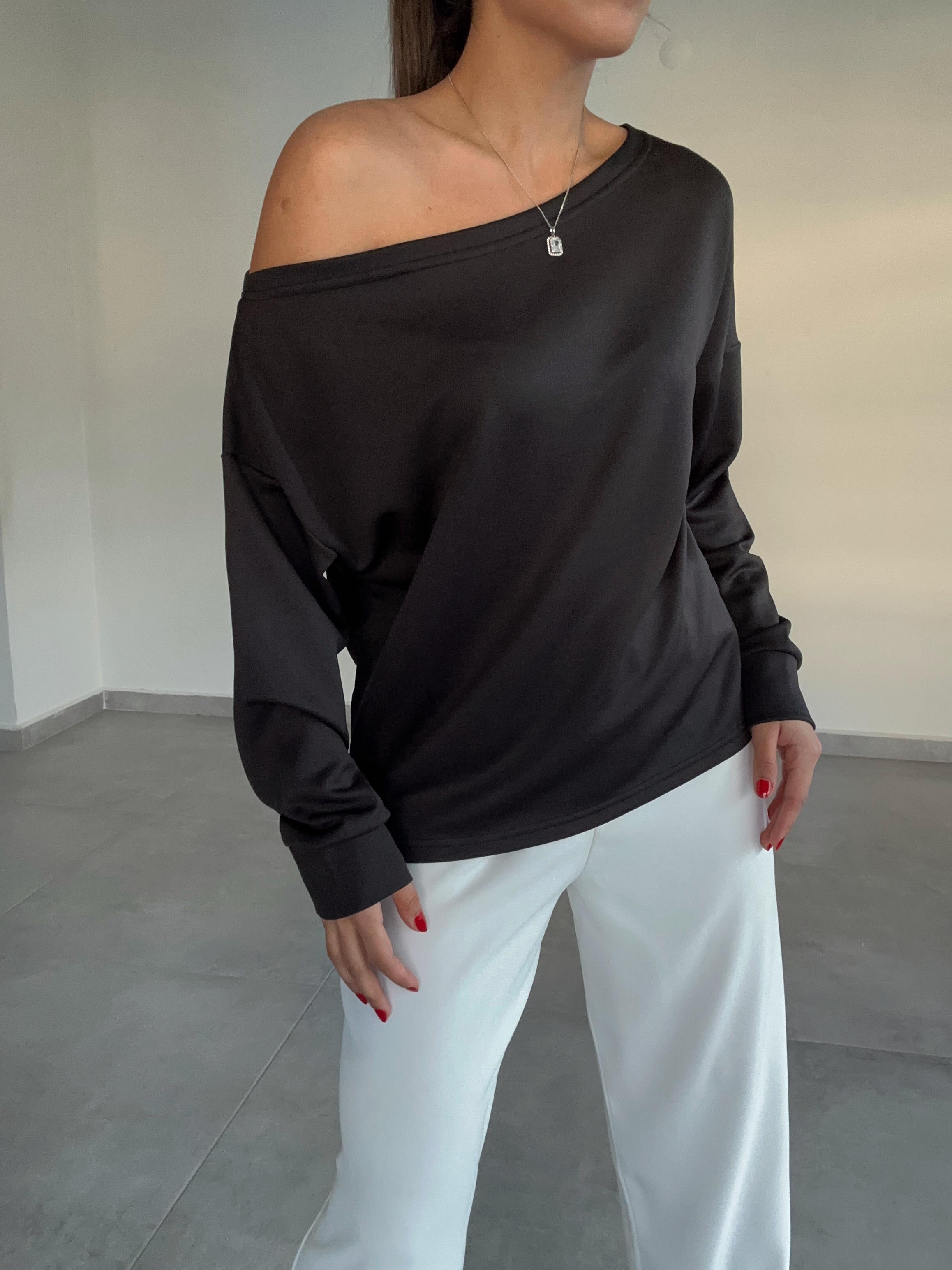 Siyah Kayık Yaka Modal Bluz