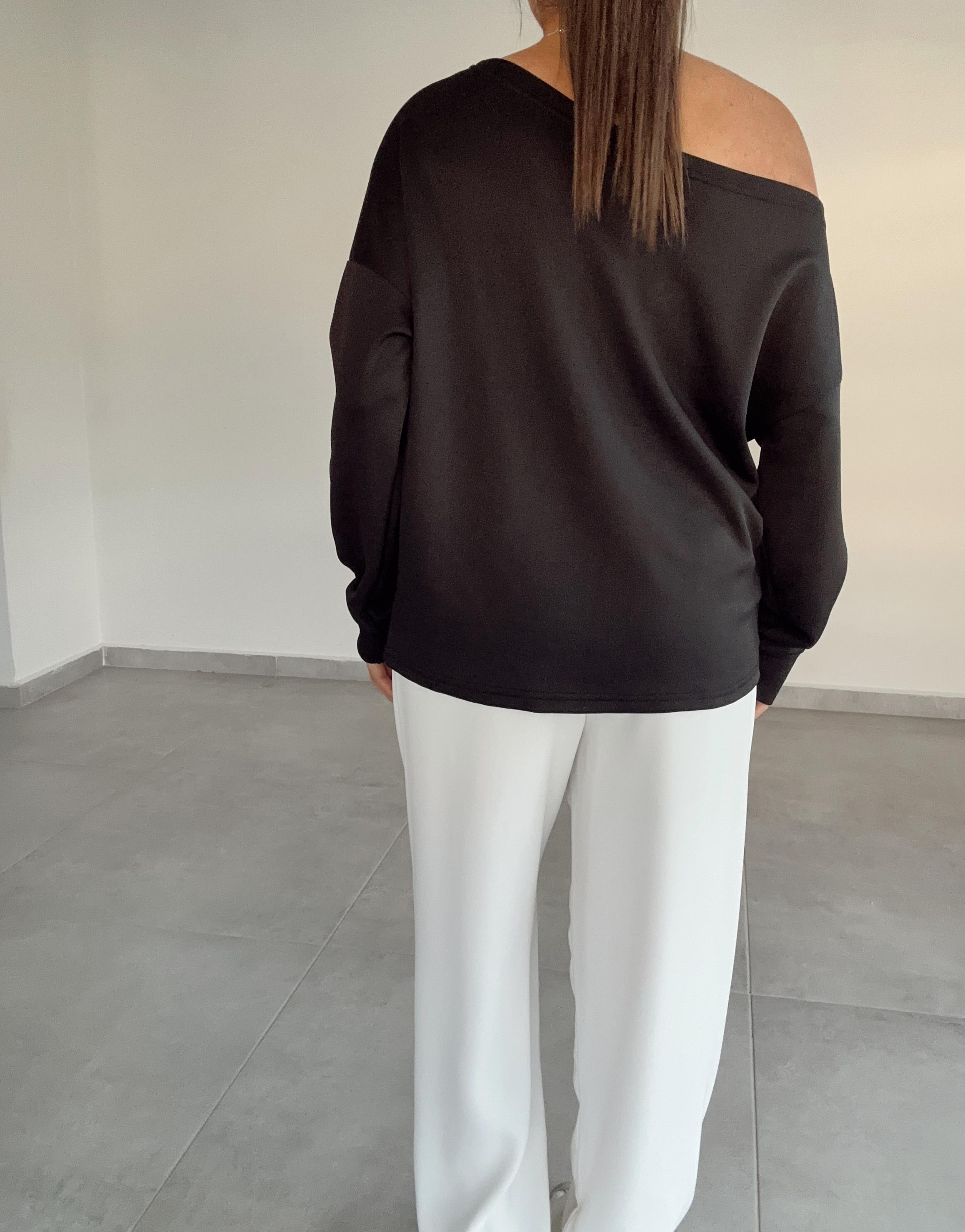 Siyah Kayık Yaka Modal Bluz