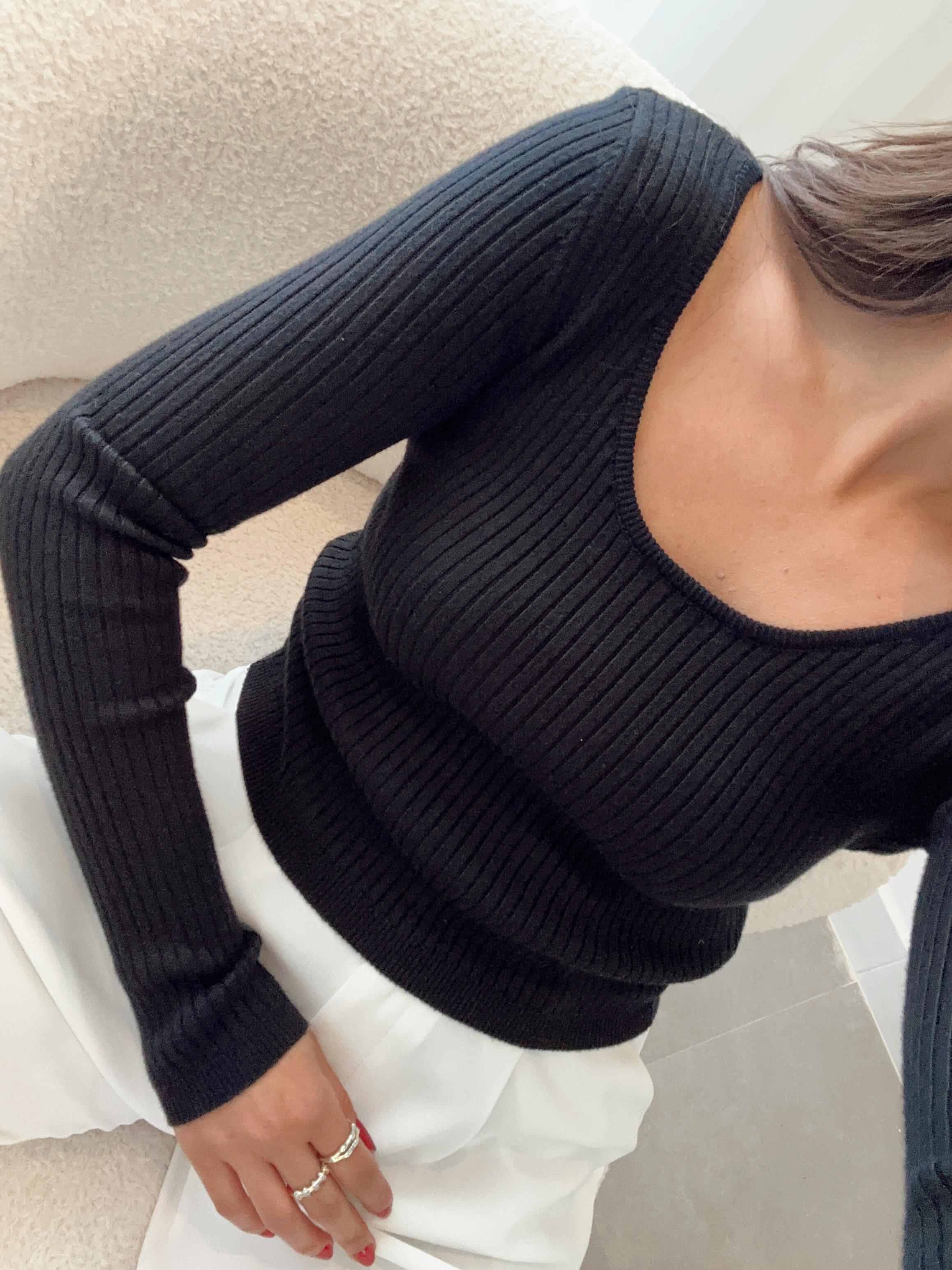 Siyah Kayık Yaka Triko Bluz