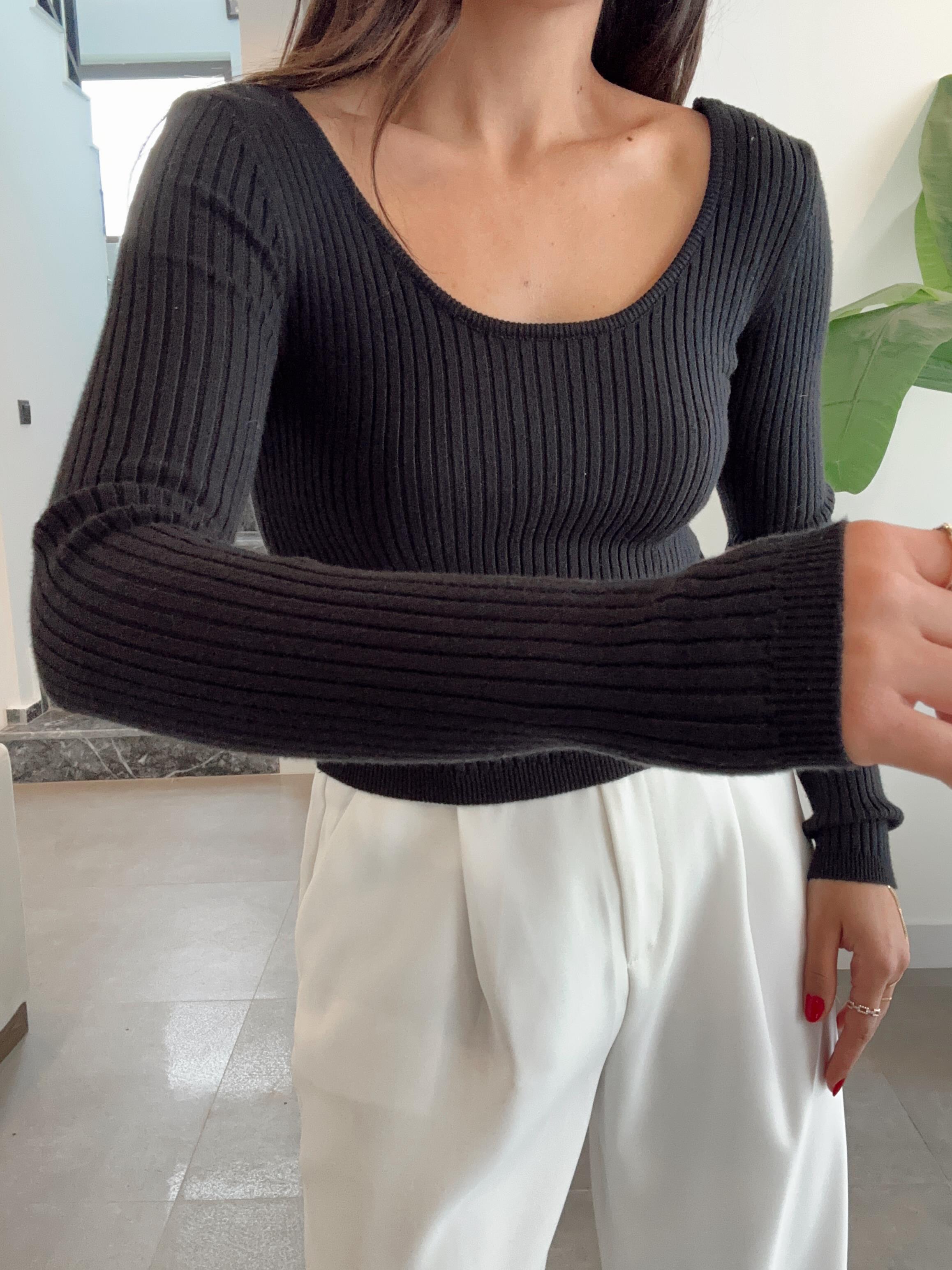 Siyah Kayık Yaka Triko Bluz