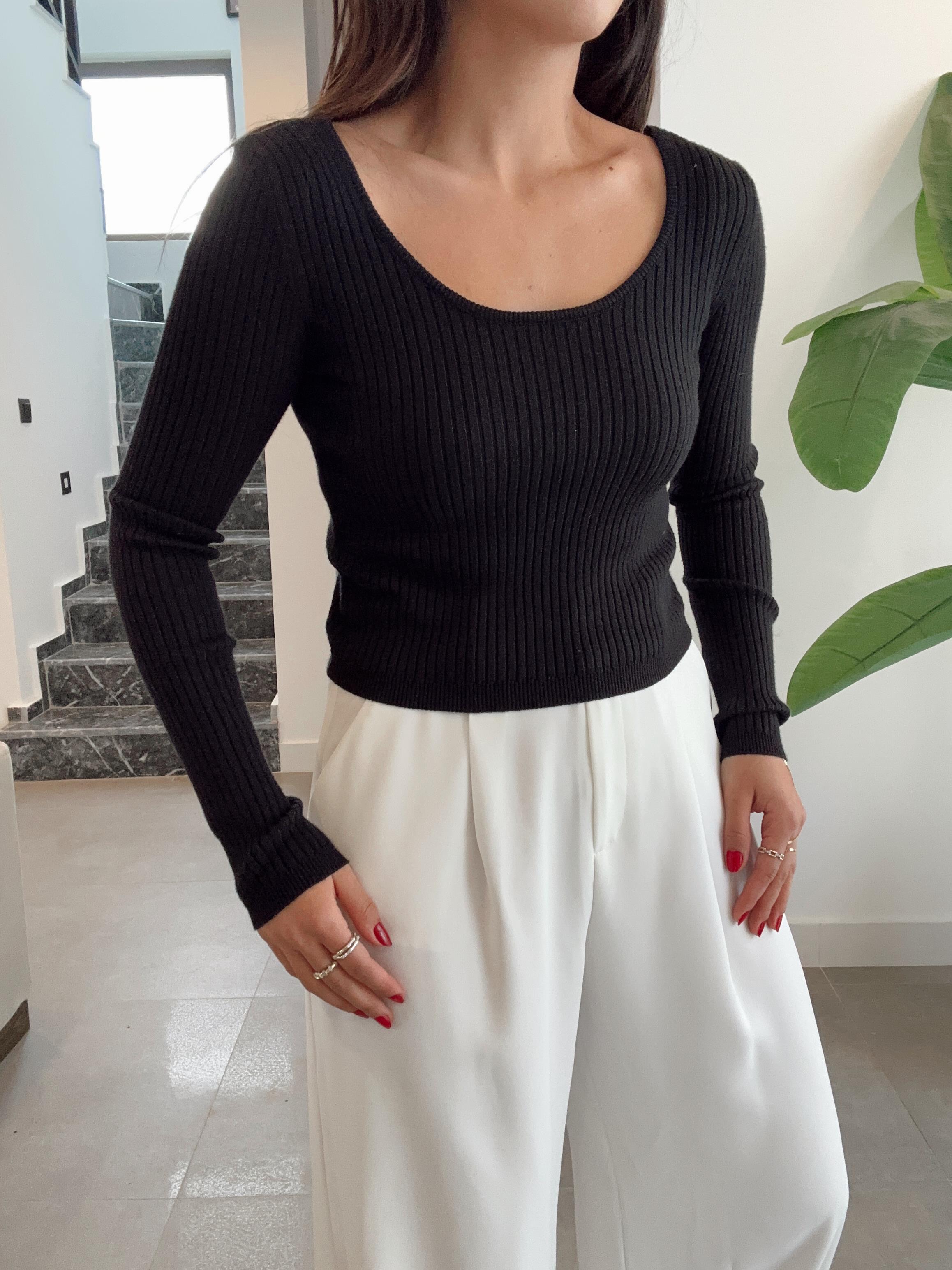 Siyah Kayık Yaka Triko Bluz