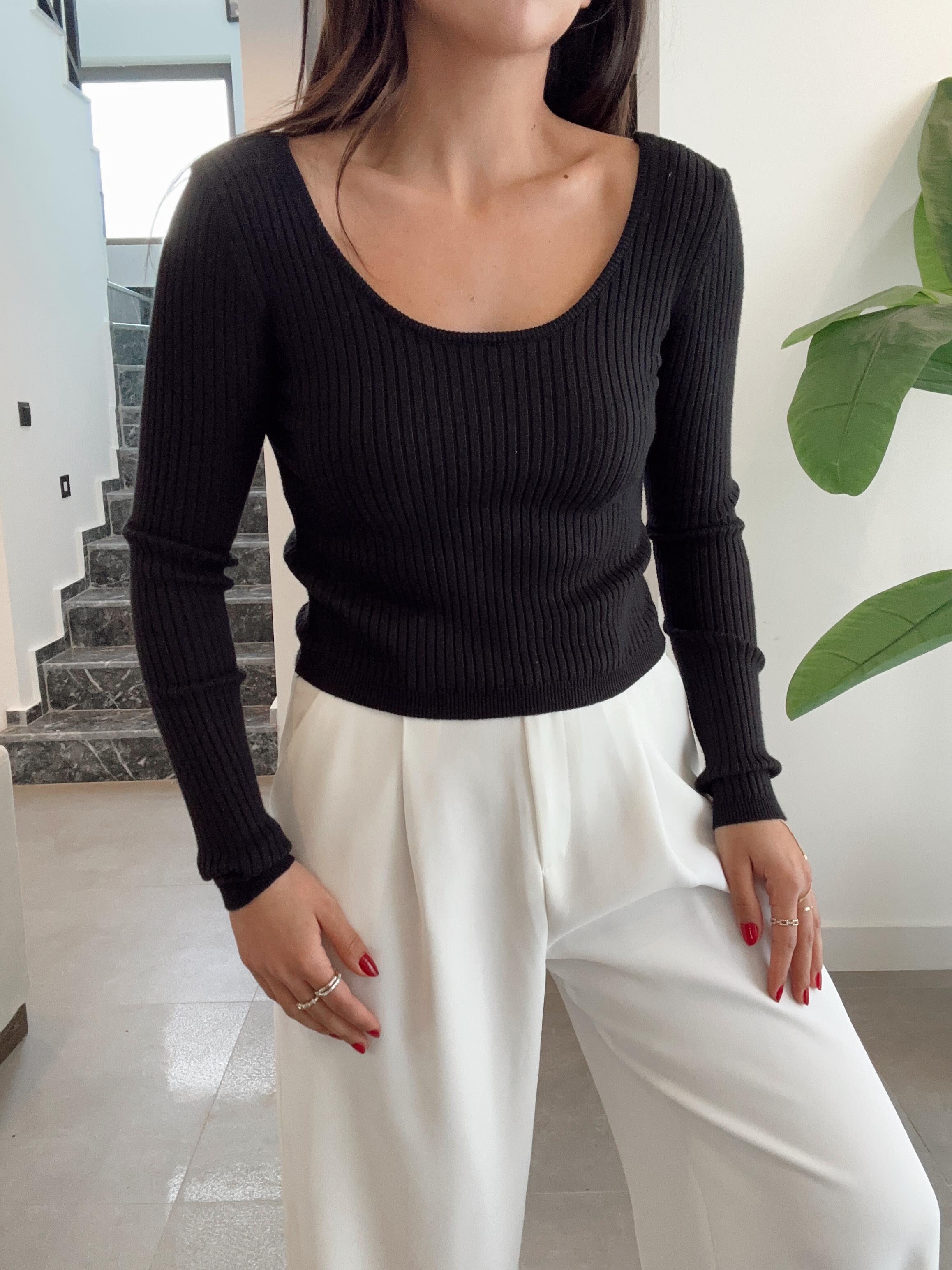 Siyah Kayık Yaka Triko Bluz