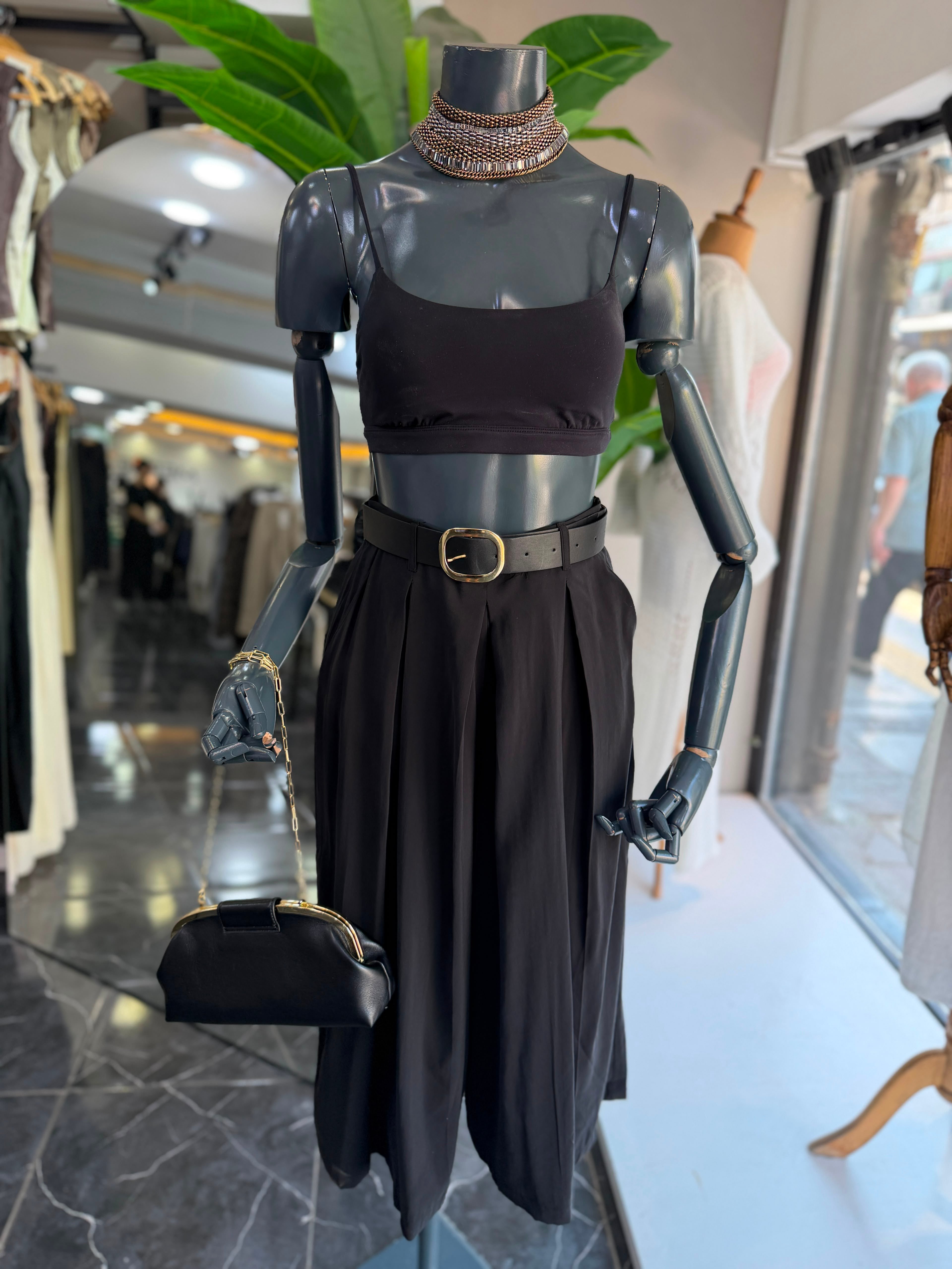Siyah Kemerli Ve Pileli Culotte Pantolon