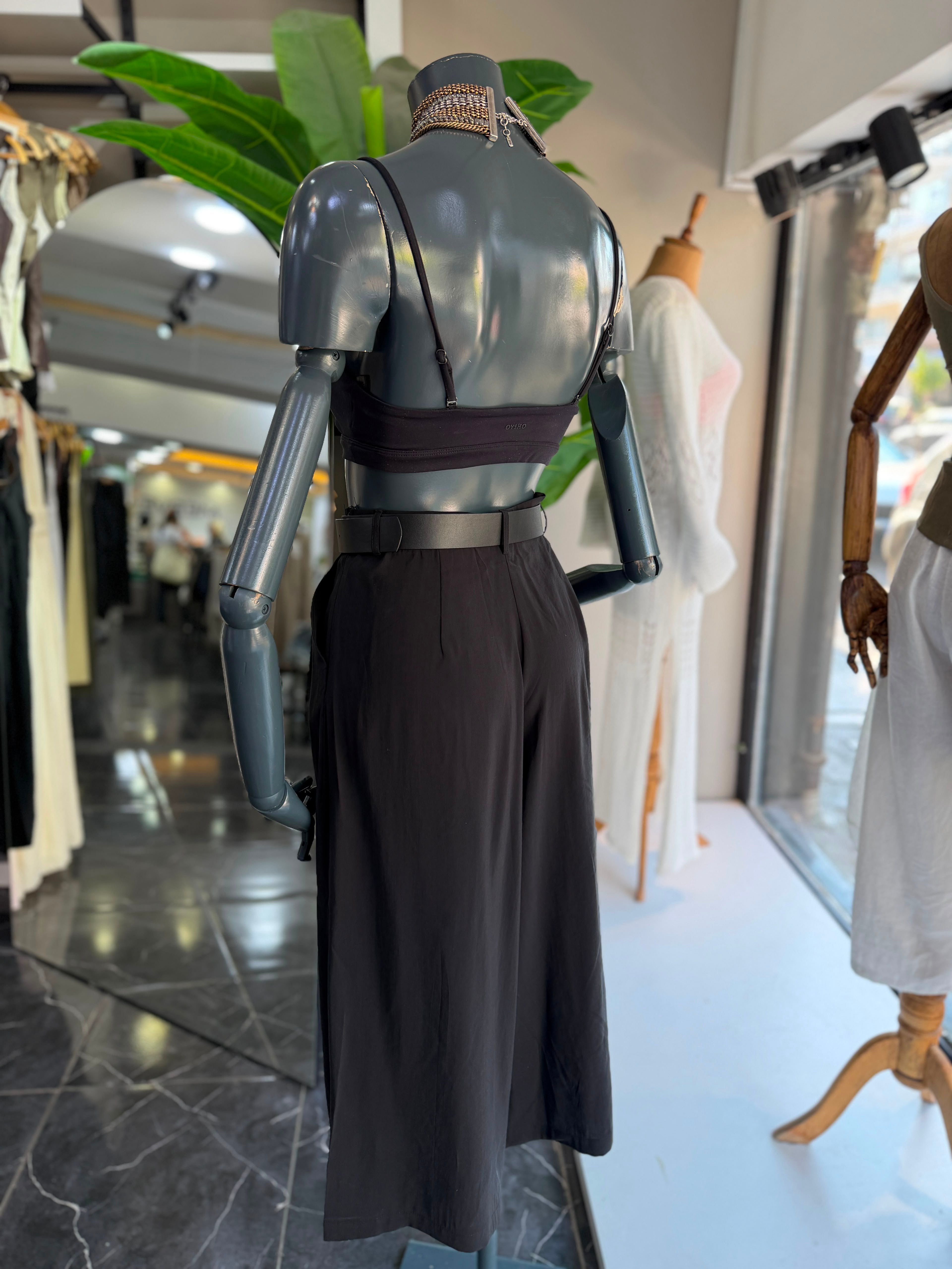 Siyah Kemerli Ve Pileli Culotte Pantolon