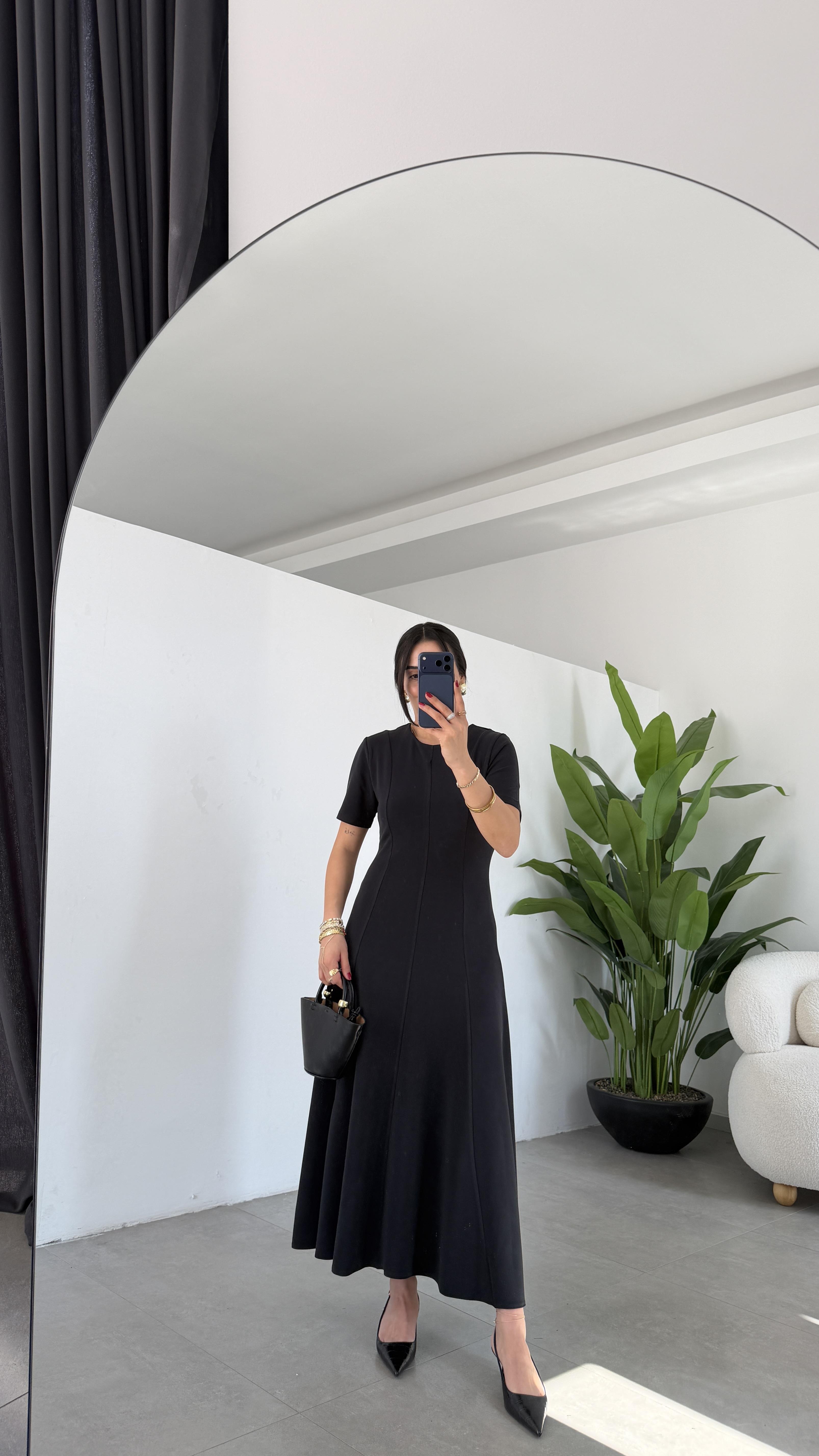 Siyah Kısa Kollu Çelik Kumaş Elbise