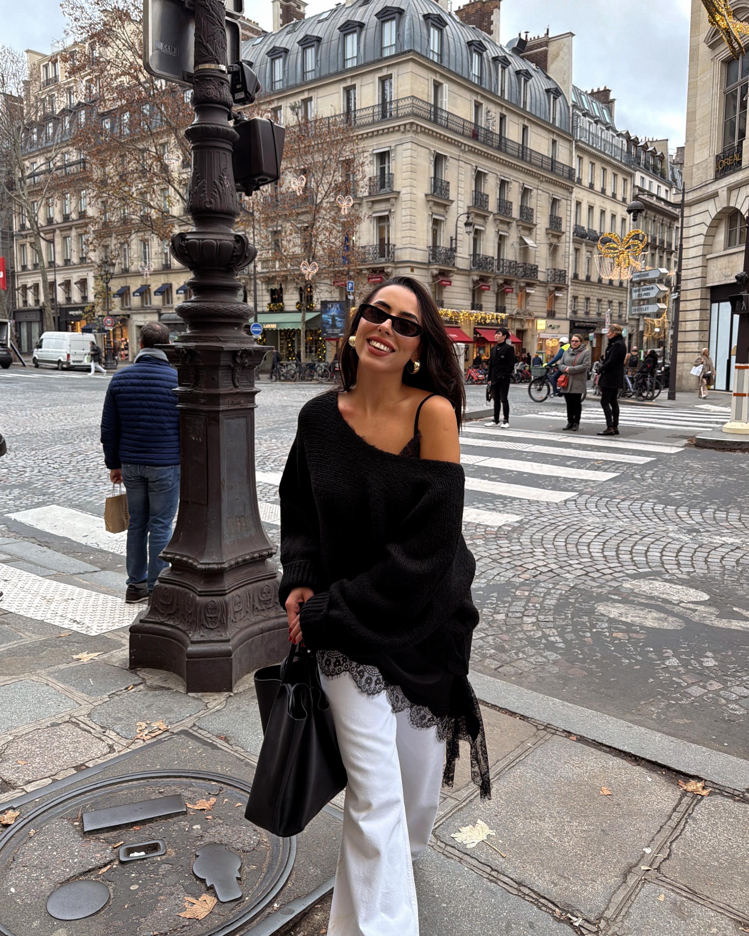 Siyah Kolları Katlamalı Triko Kazak