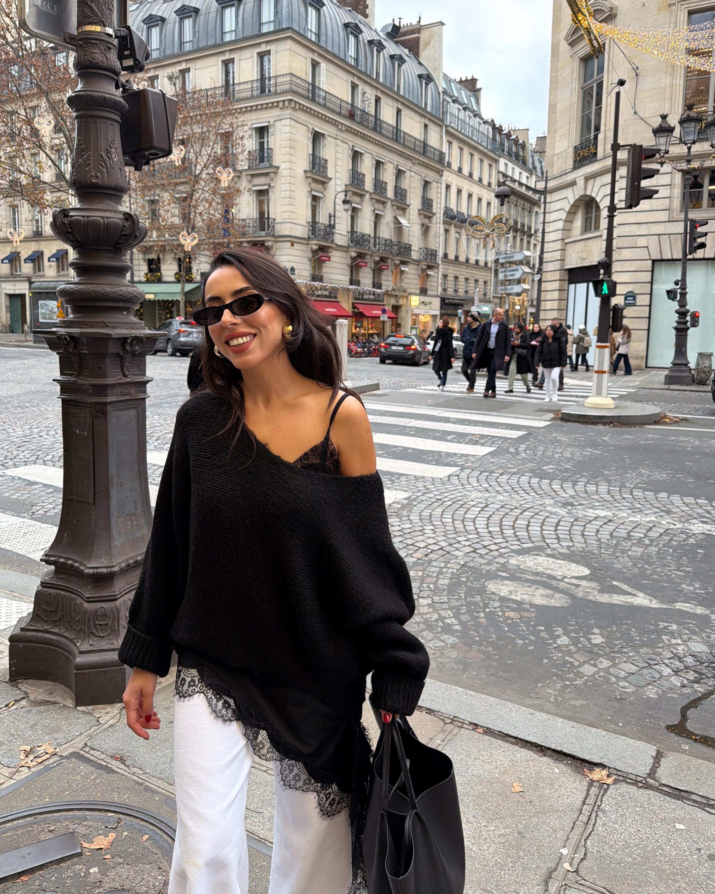 Siyah Kolları Katlamalı Triko Kazak