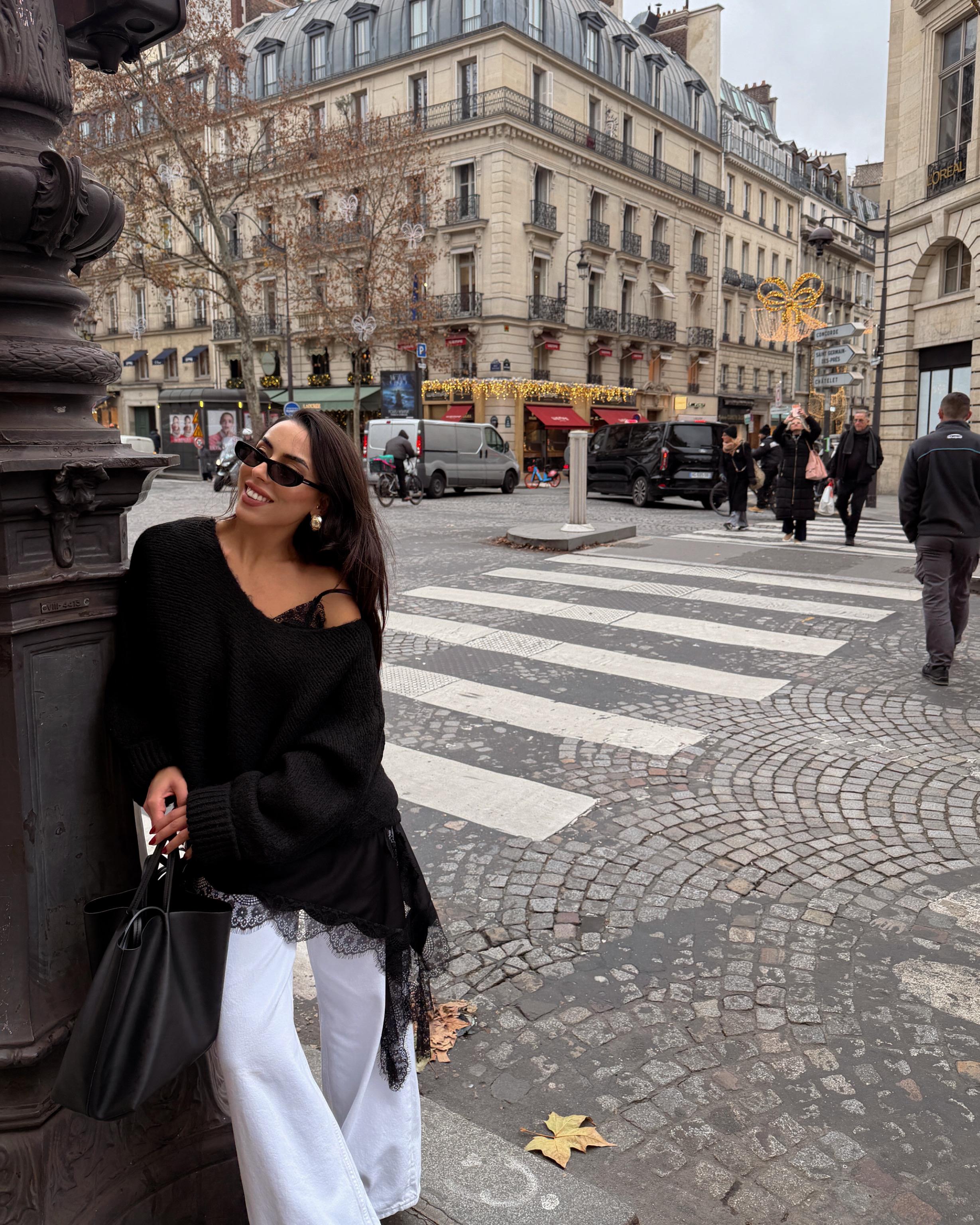 Siyah Kolları Katlamalı Triko Kazak