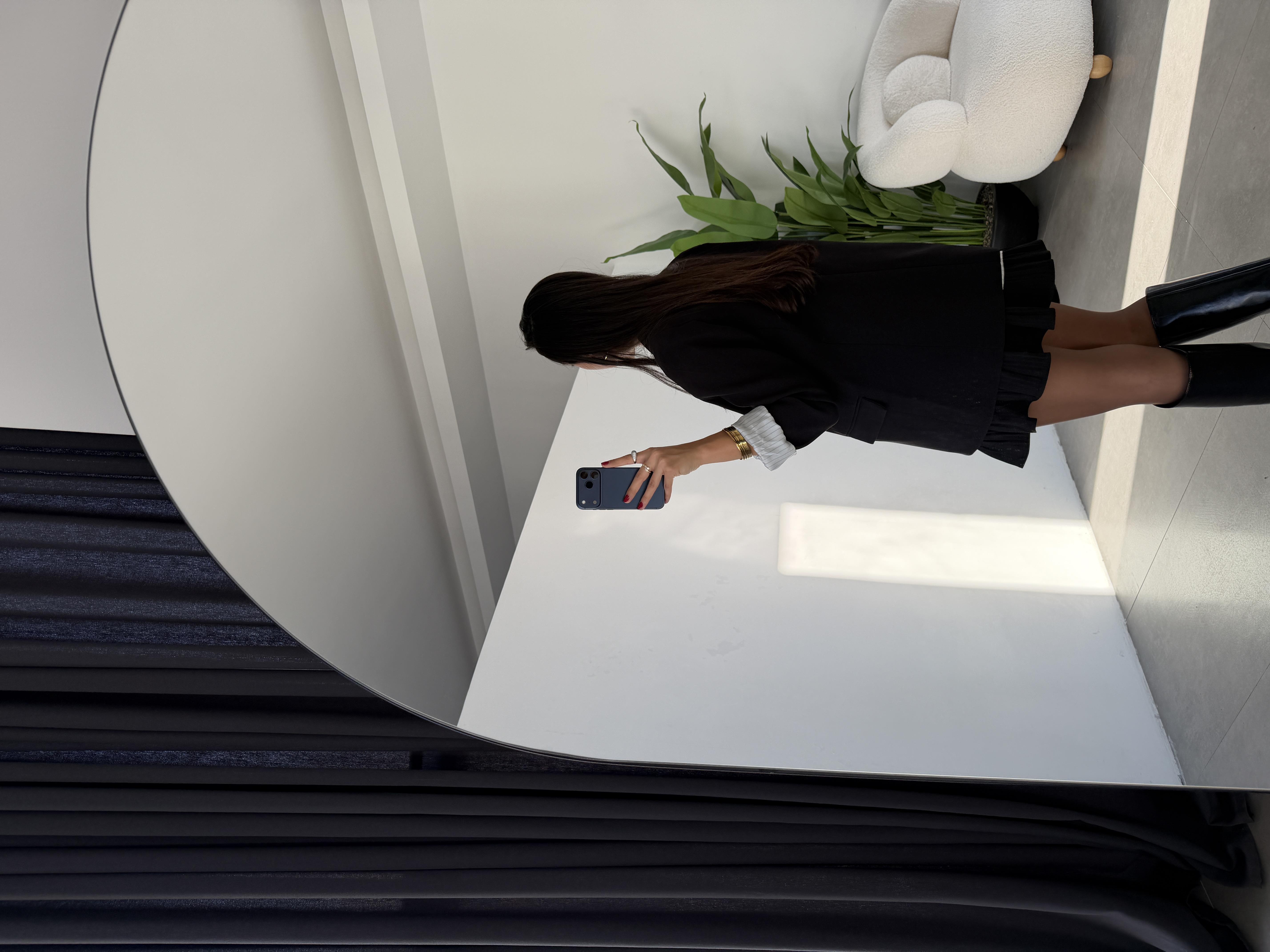 Siyah Kolu Katlamalı Blazer