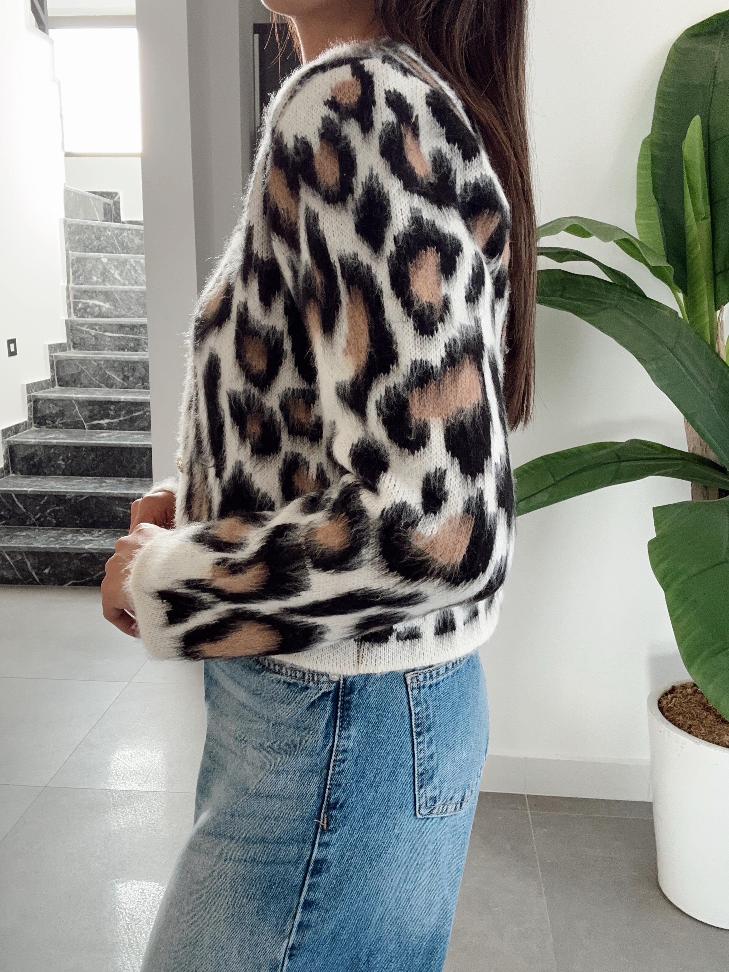 Siyah Leopar Desenli Gold Düğmeli Hırka