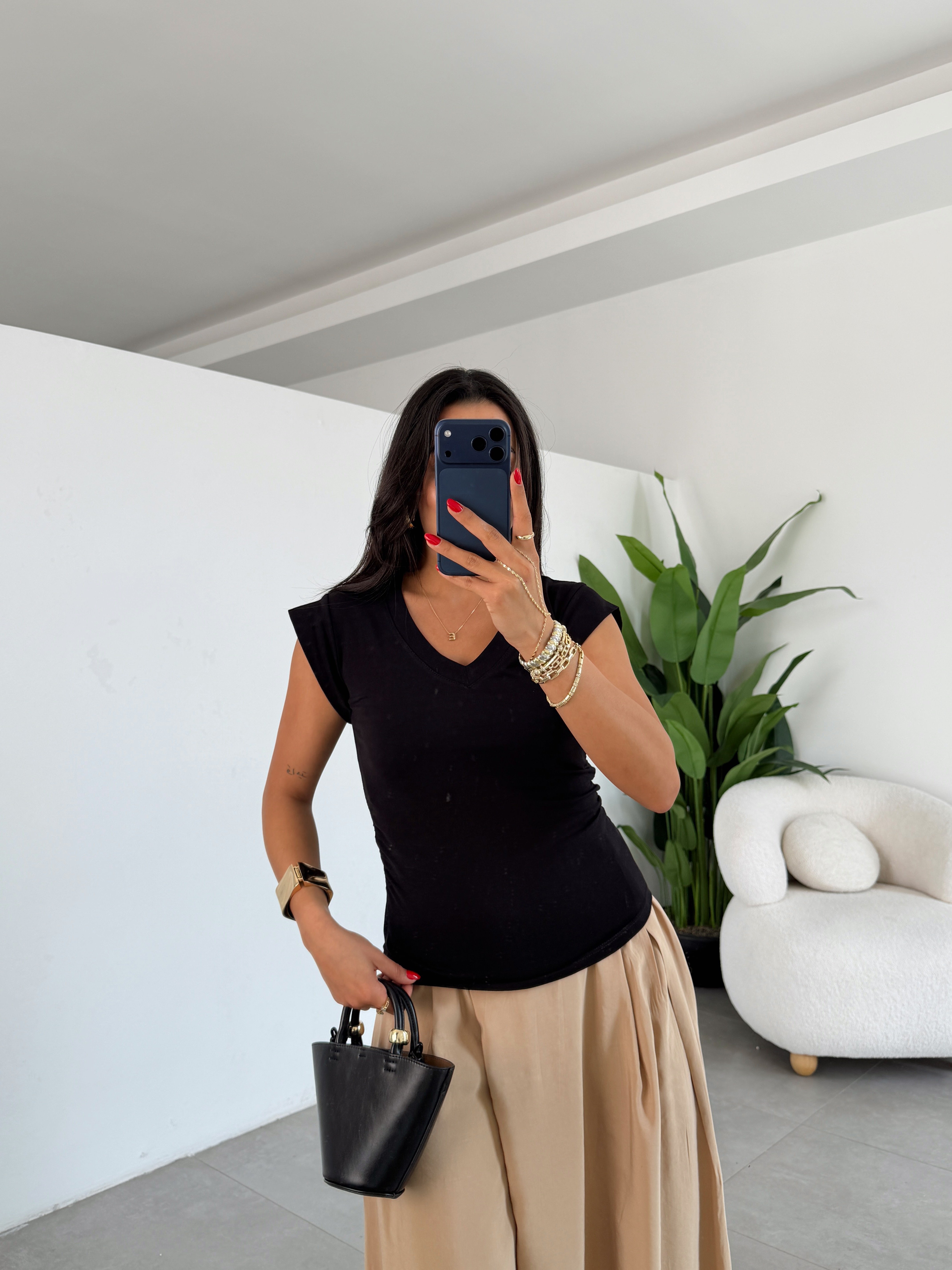 Siyah Likralı Süprem V Yaka Yanı Büzgülü Tshirt
