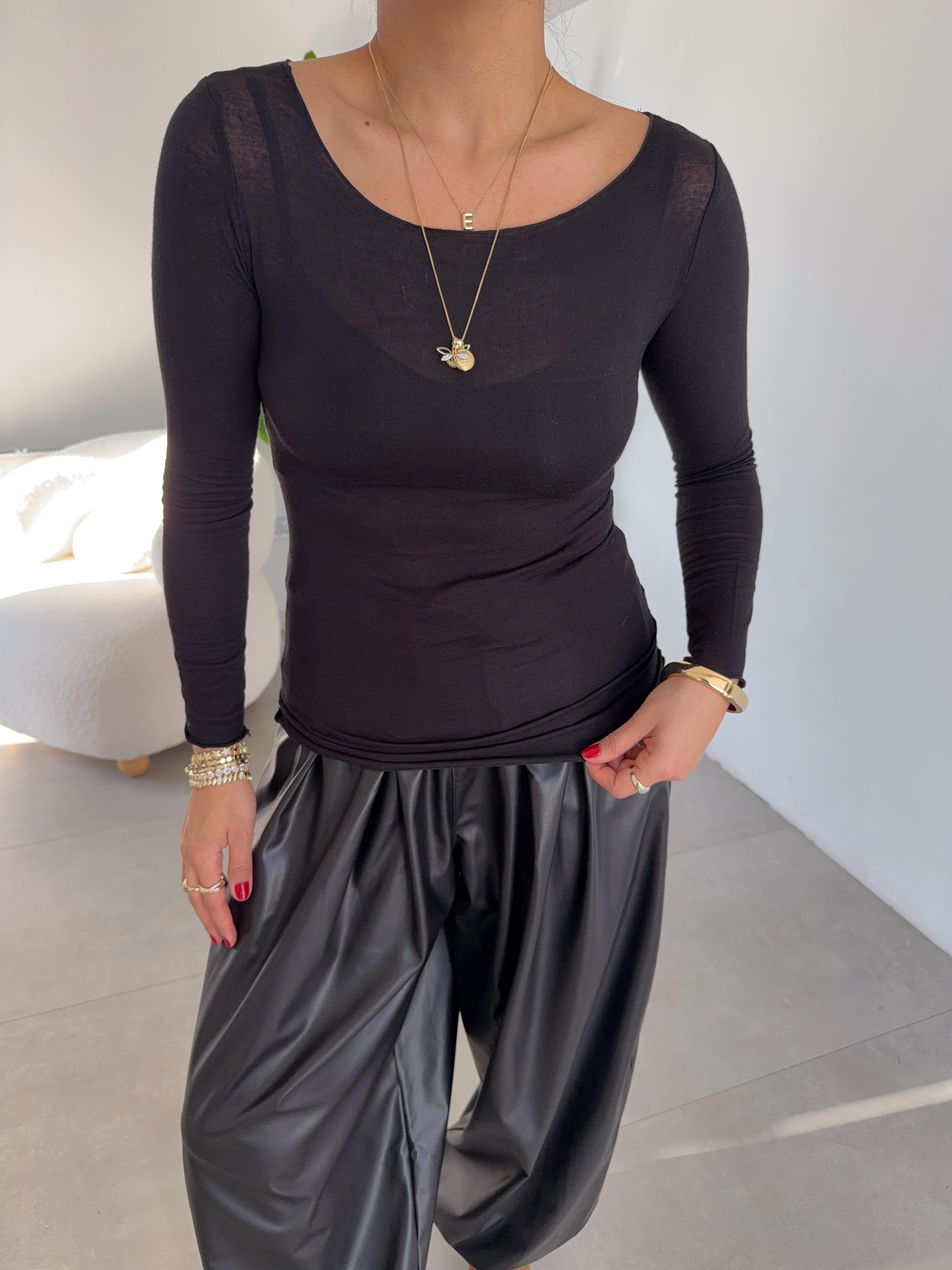 Siyah Modal Kayık Yaka Bluz