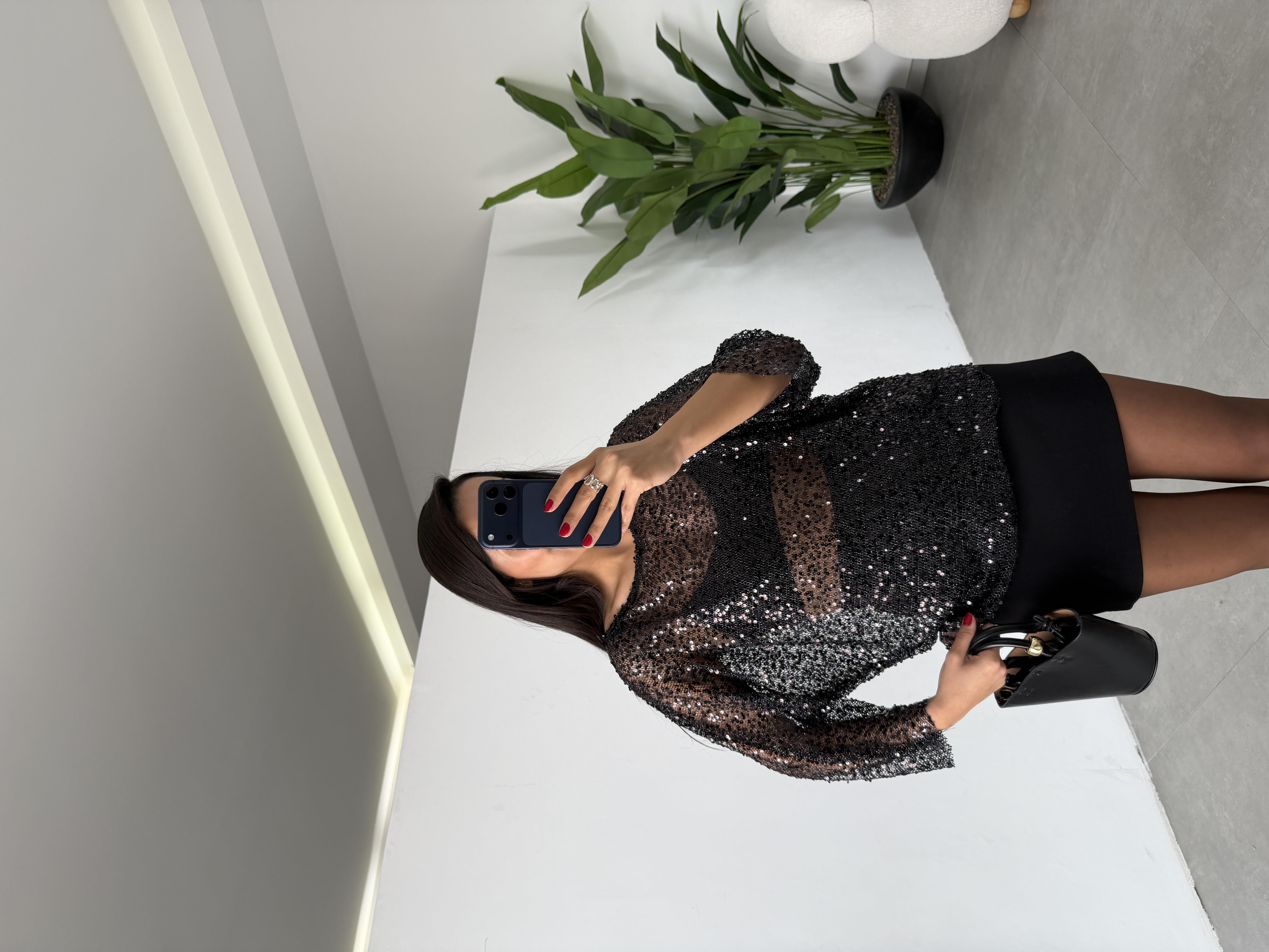 Siyah Payetli Yarasa Kol Bluz