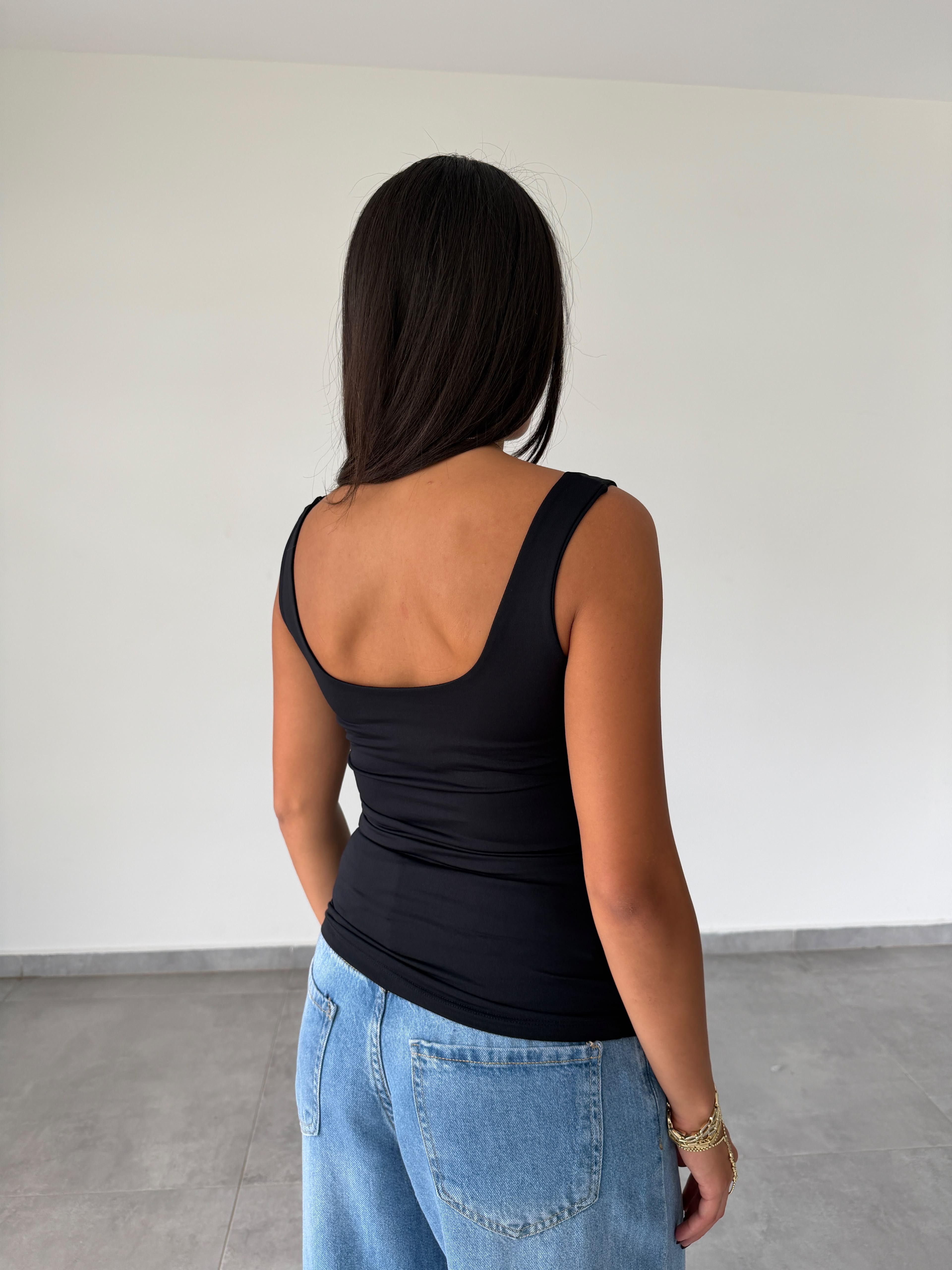 Siyah Polyamid V Yaka Kolsuz Body