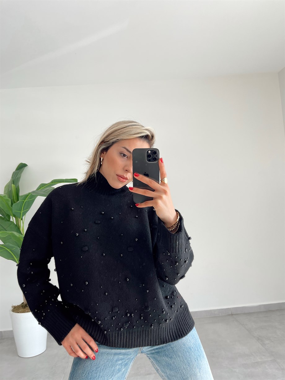 Siyah Ponponlu İncili Triko Kazak