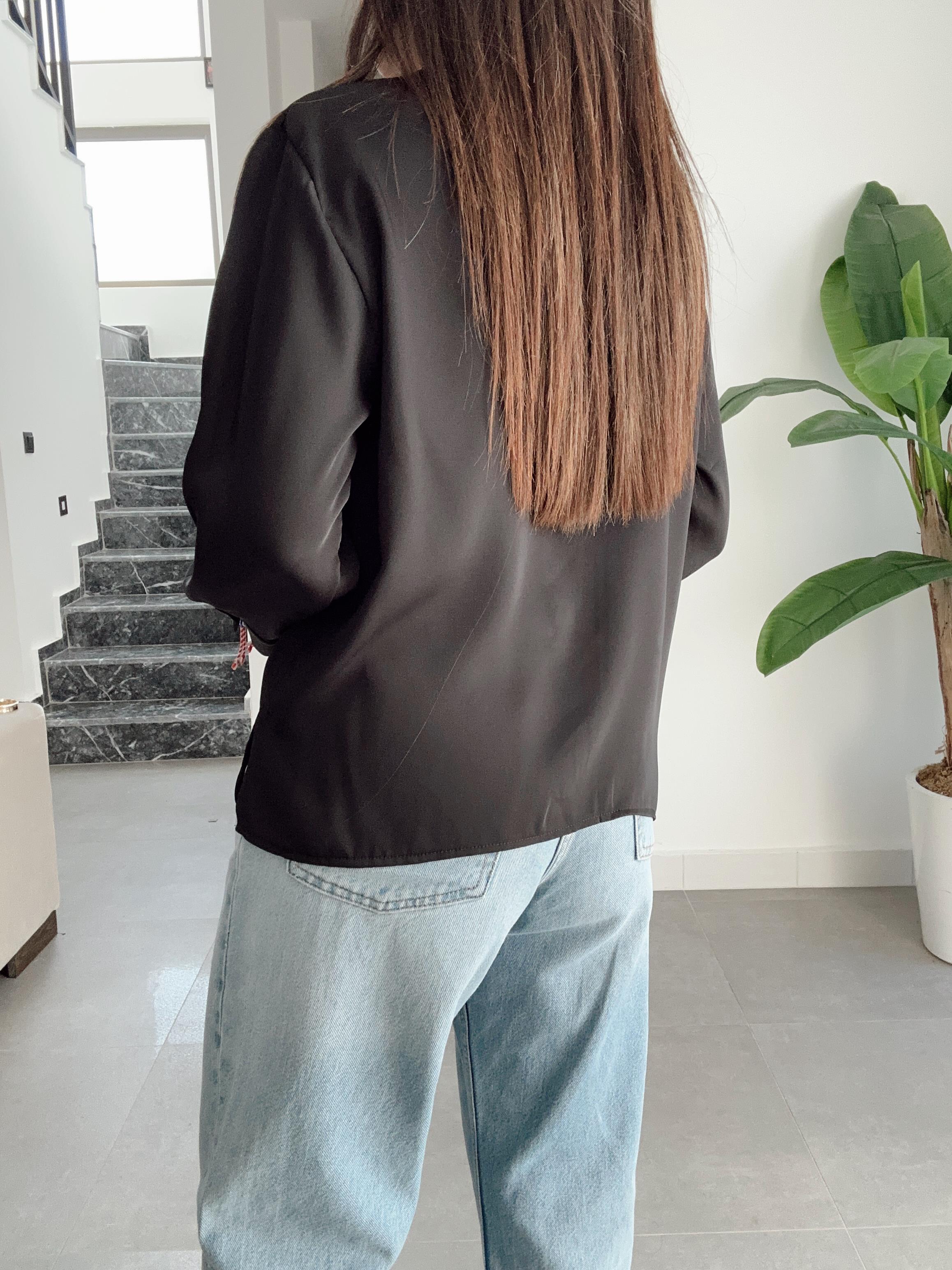 Siyah Saten Gömlek