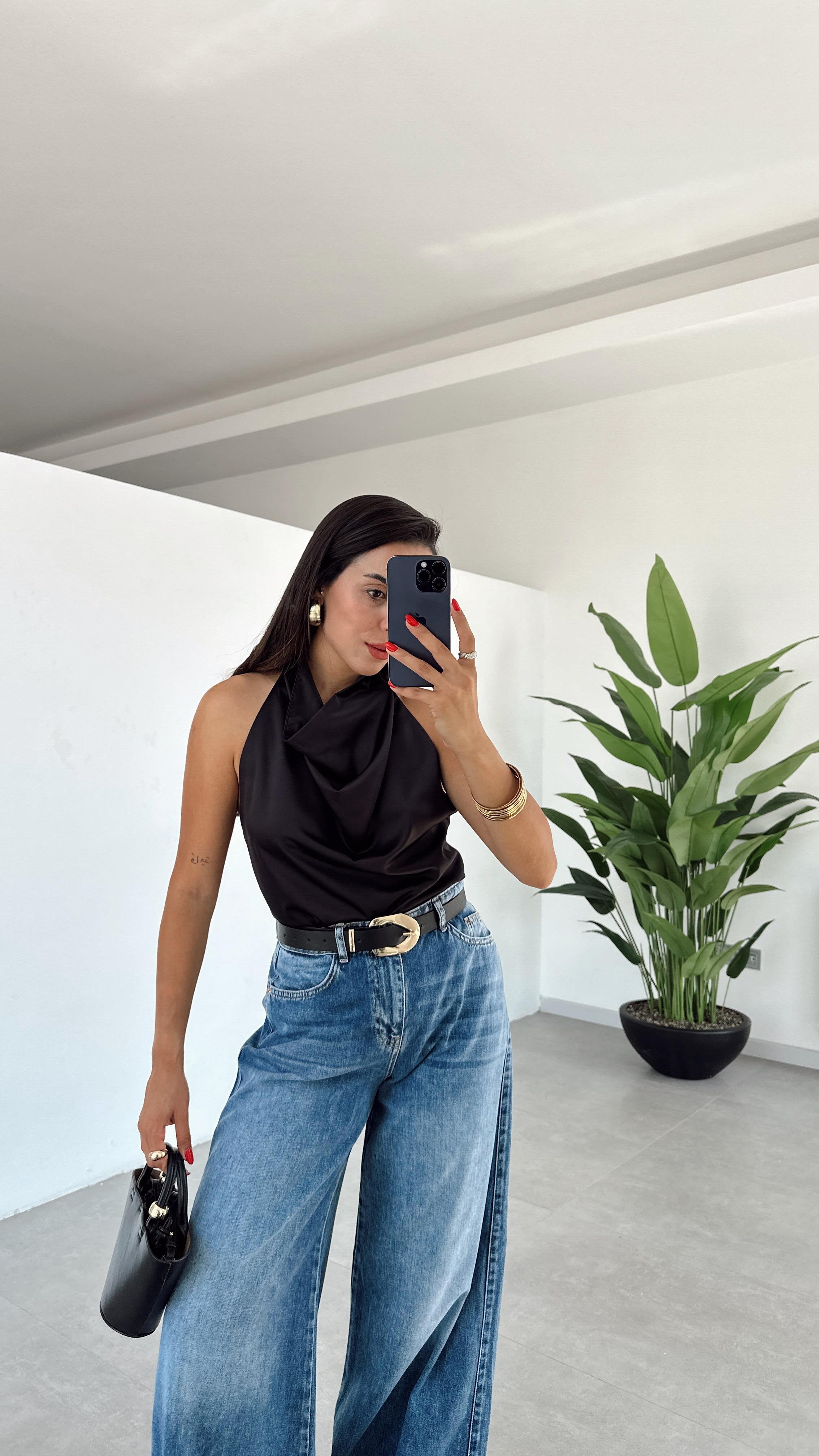 Siyah Sırtı Açık Saten Bluz