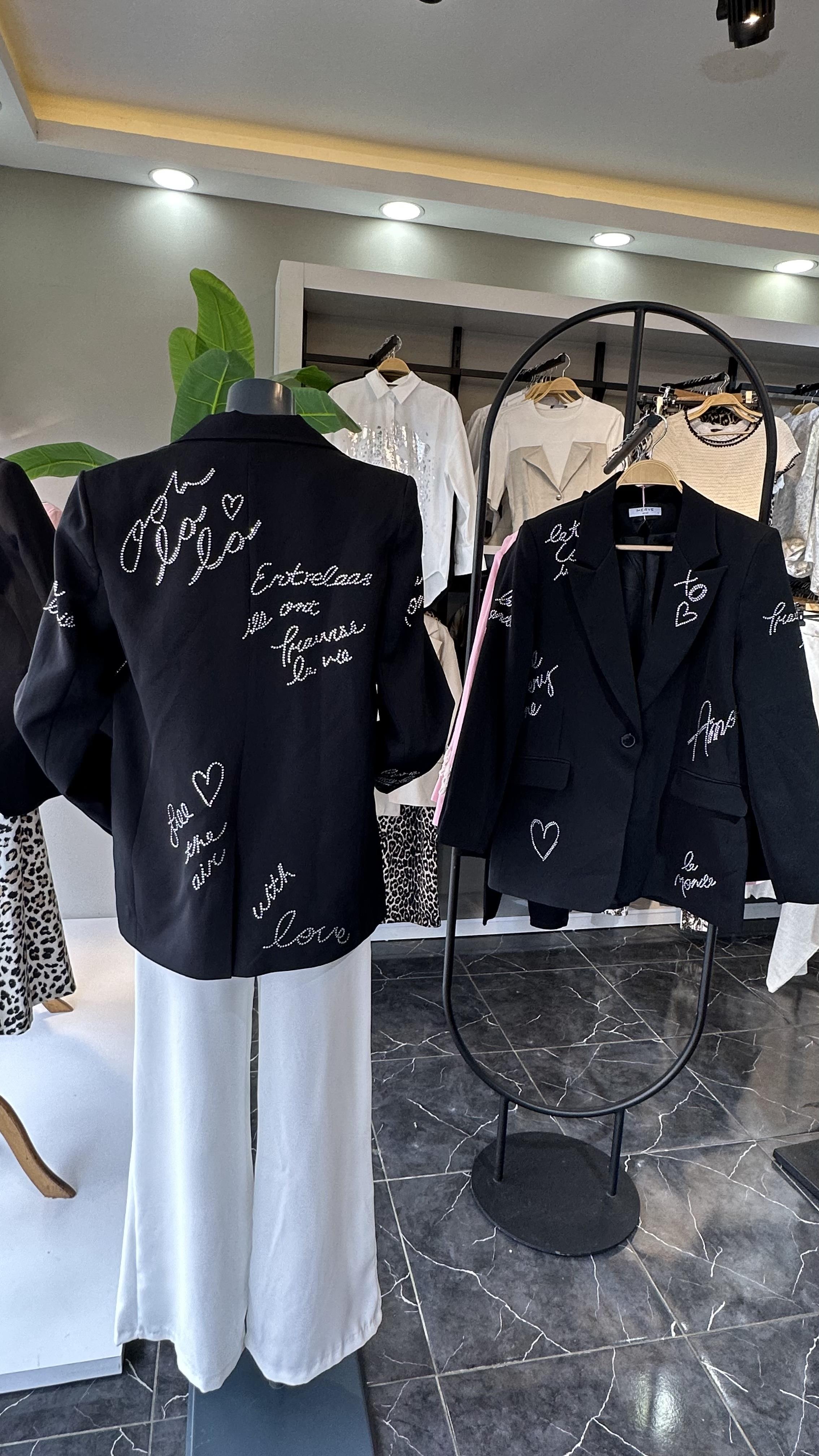 Siyah Taş İşlemeli Blazer Ceket