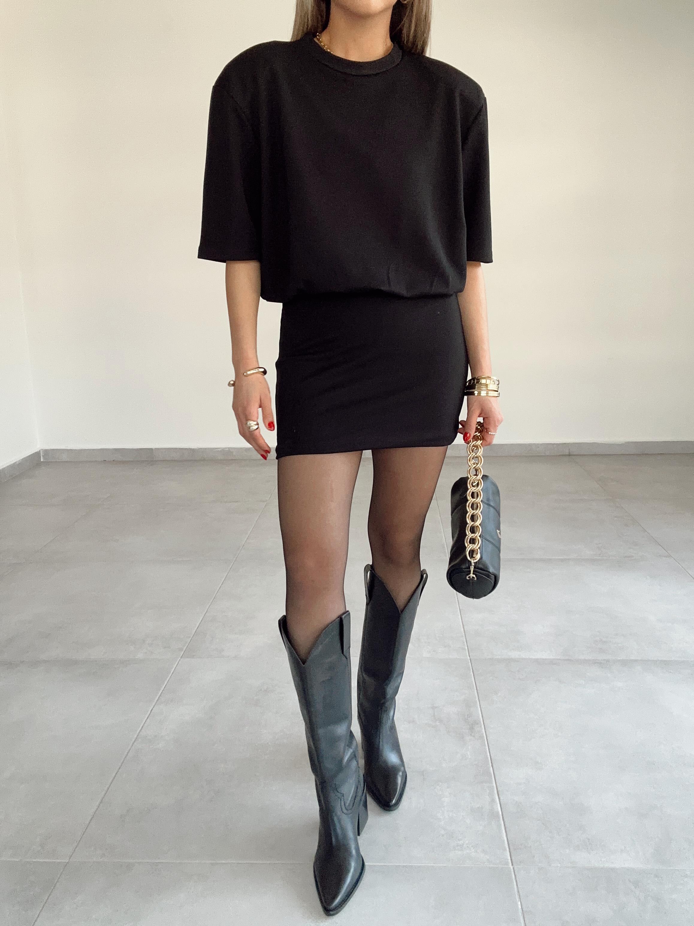 Siyah Vatkalı Kısa Kol Elbise