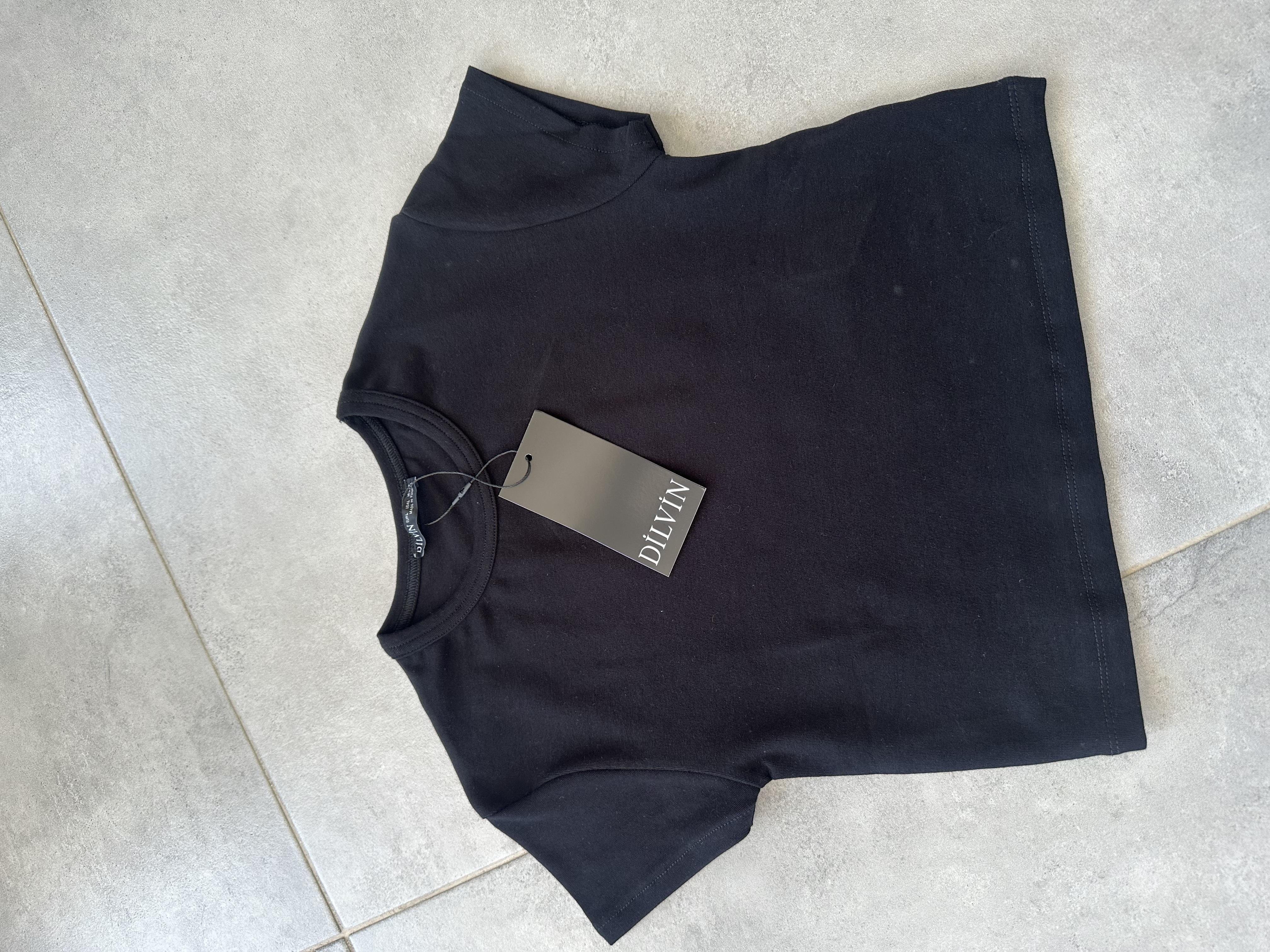 Siyah Vücuda Oturan Crop Top